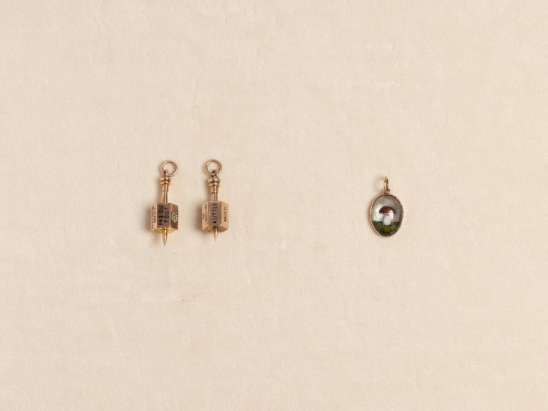 JW Anderson ENAMEL SPINNING TOP PENDANT IN 9kt GOLD outlook