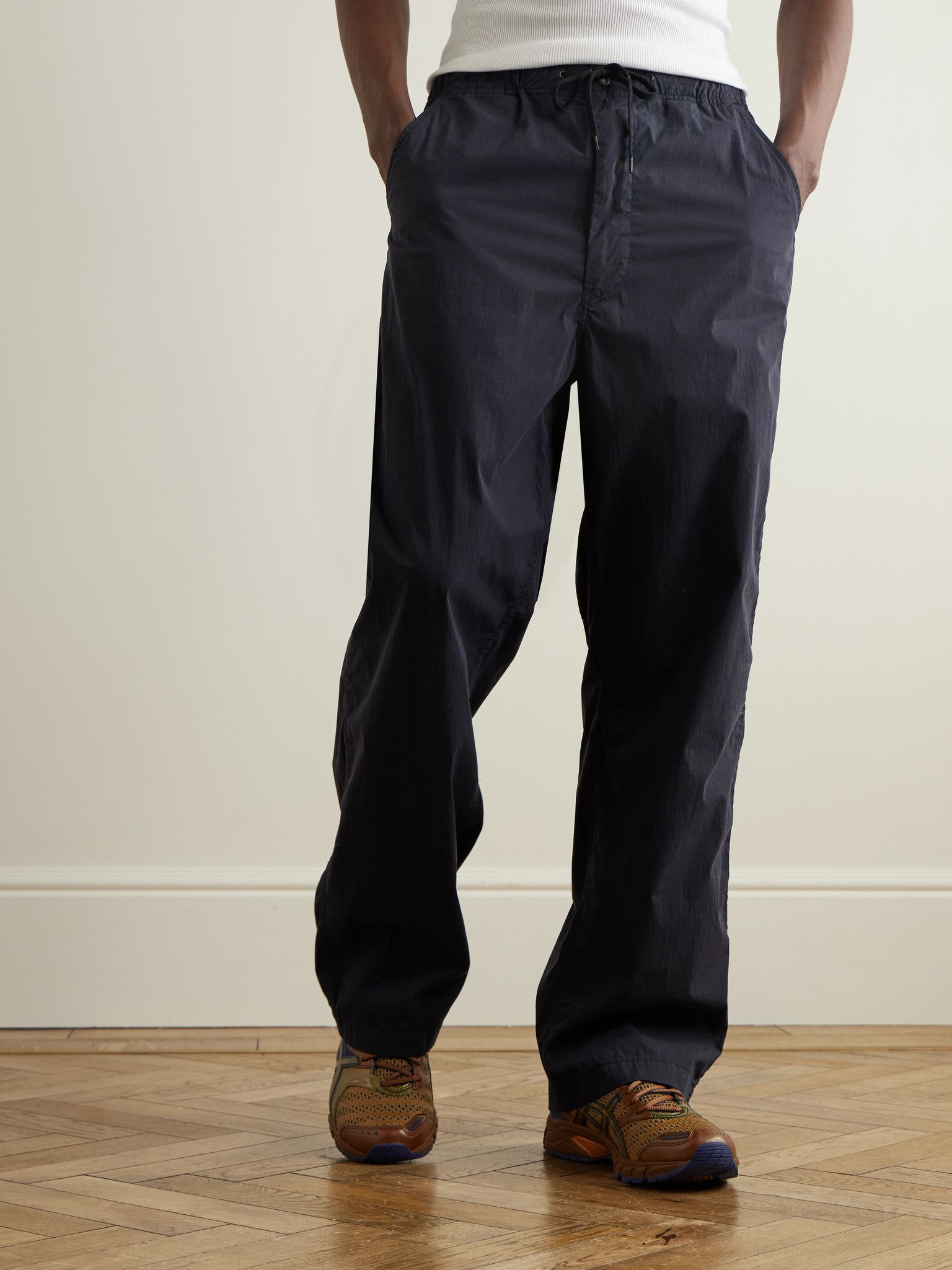 New Yorker Straight-Leg Cotton-Blend Drawstring Trousers Black - 3