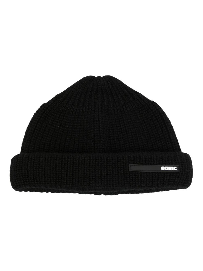 Peak logo-patch beanie 1