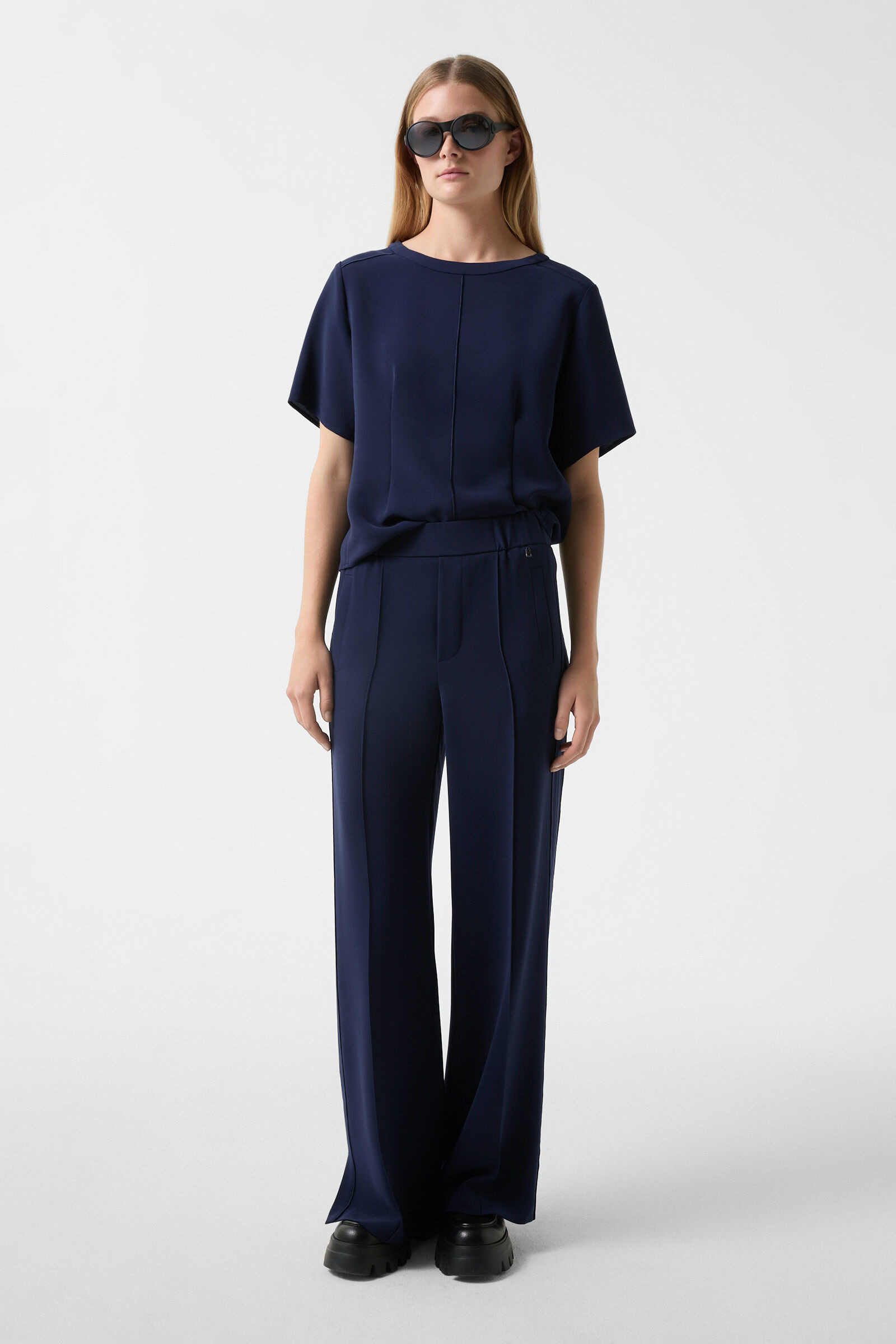 Suzy crepe marlene trousers in Navy blue - 4