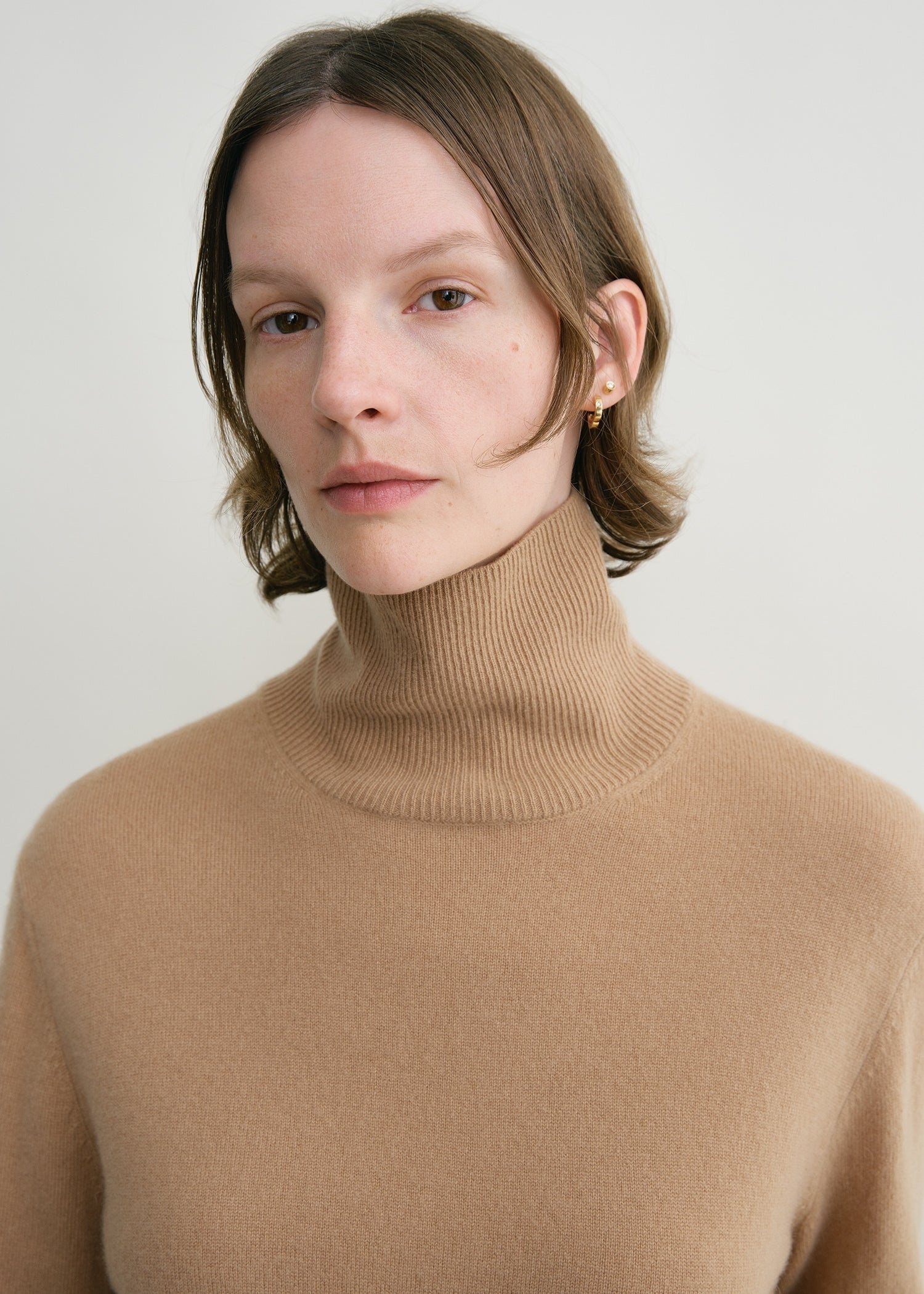 Cropped turtleneck camel - 5