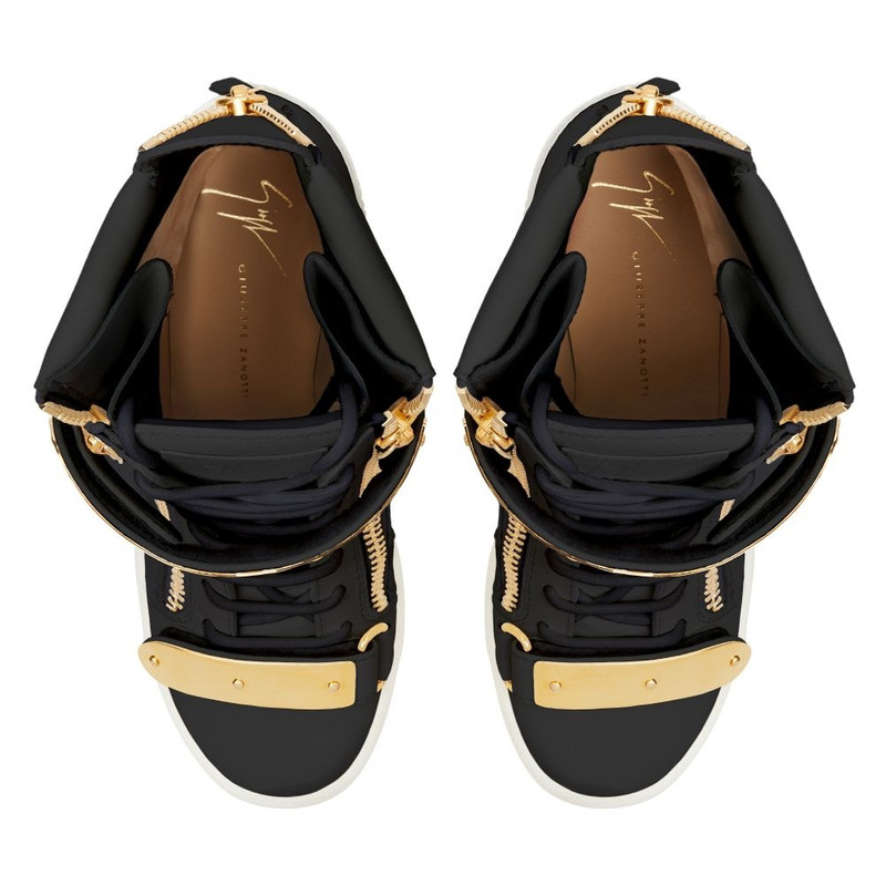 Coby Wedge 4