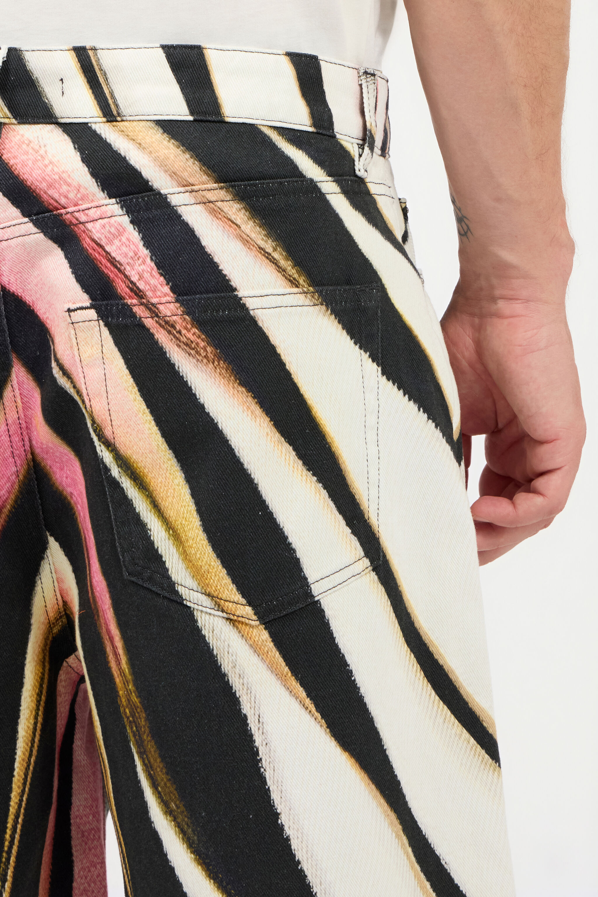 Ray Of Pink Print Bermuda Shorts - 7
