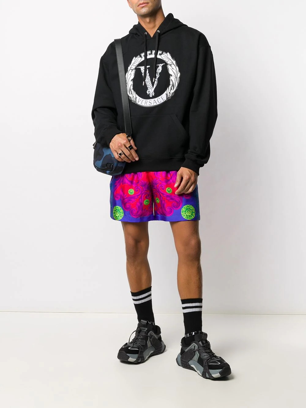 Medusa Trionfo print shorts - 2