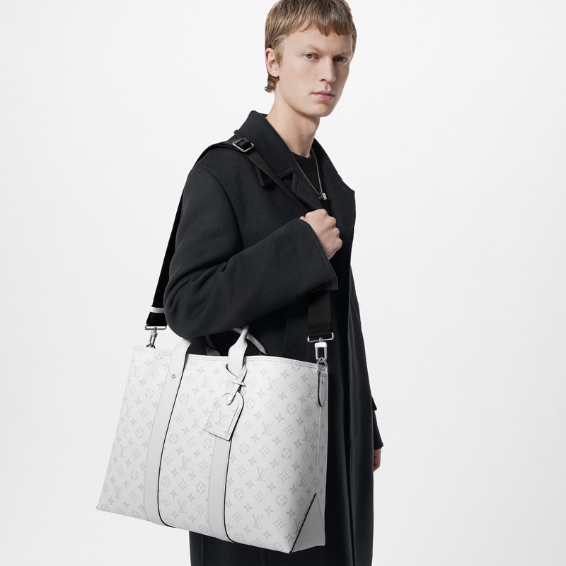 Louis Vuitton Weekend Tote NM outlook