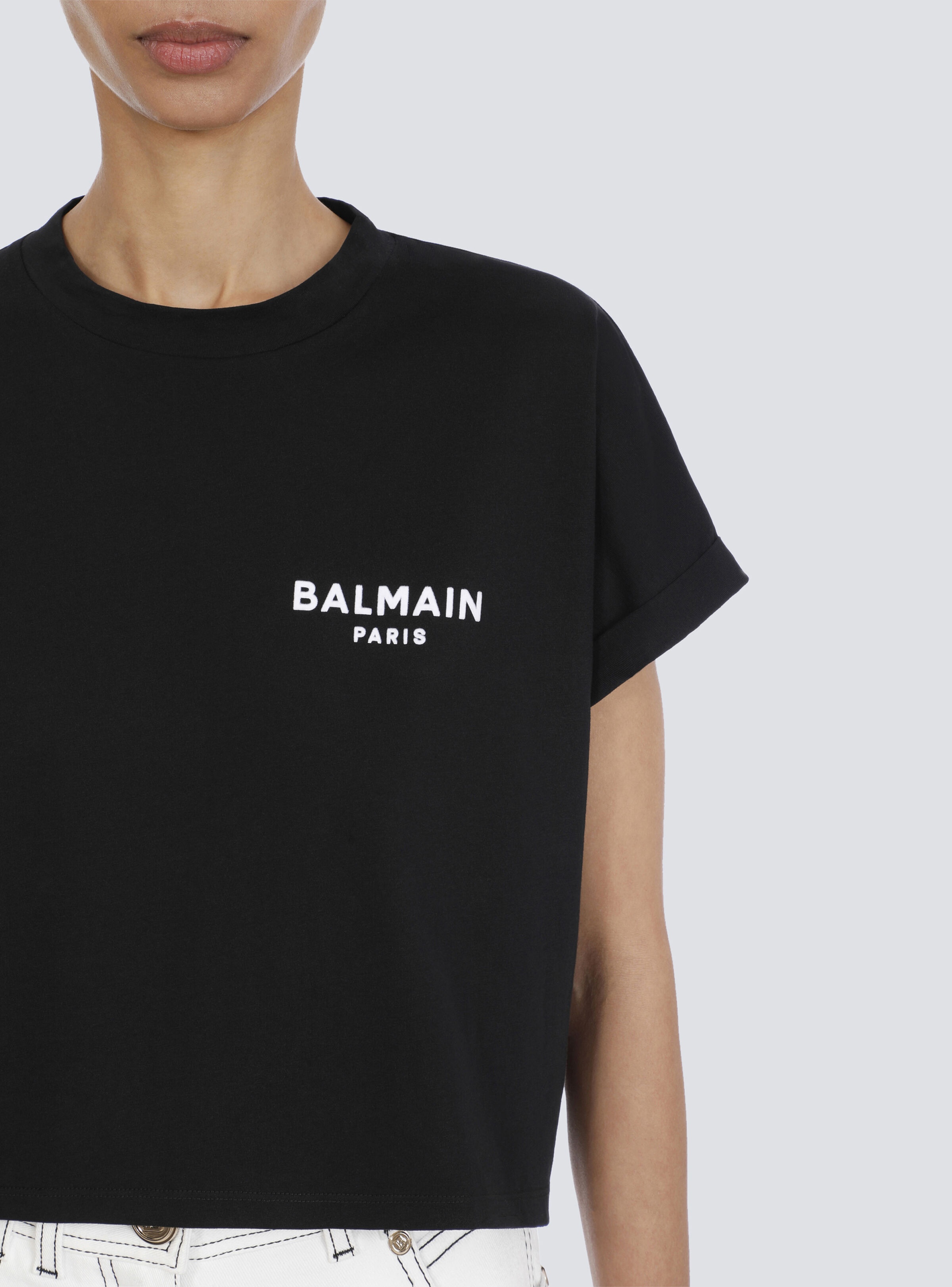 Cropped eco-designed cotton T-shirt with small flocked Balmain logo - 2