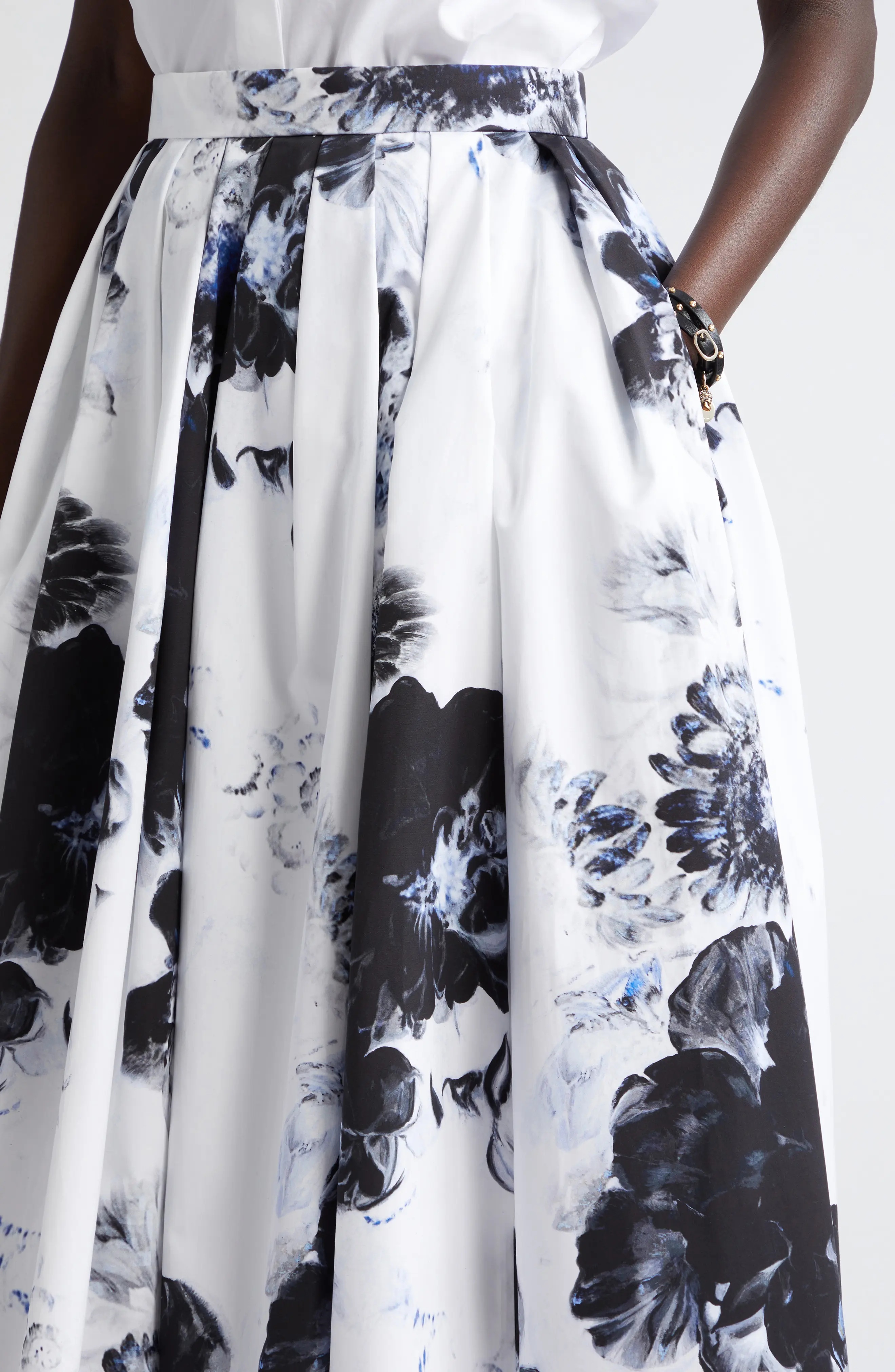 Pleated Chiaroscuro Floral Midi Skirt - 5