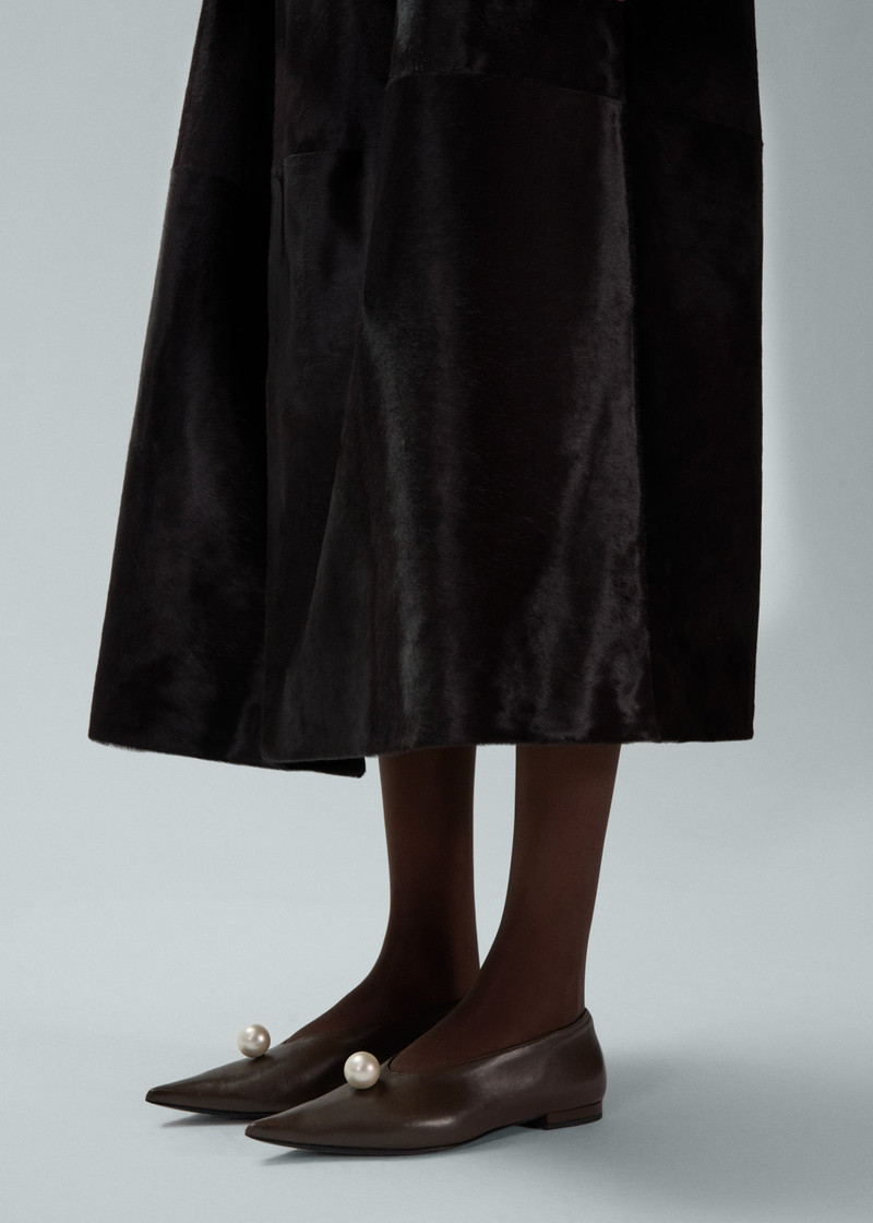 Pointed pearl ballet flats in brown leather 4