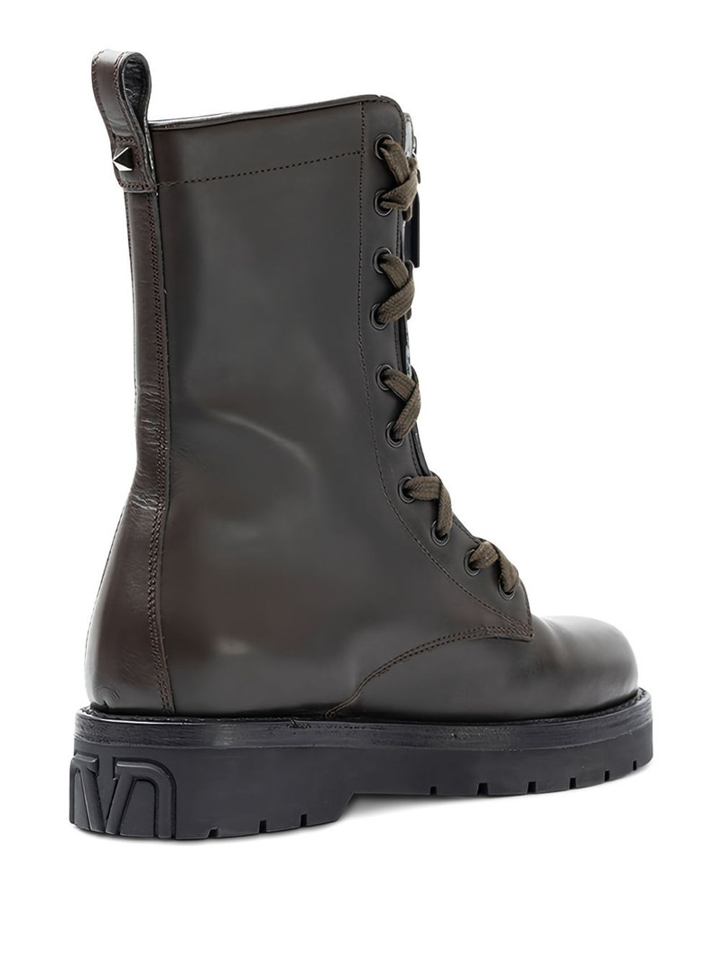 zip-fastening boots 4