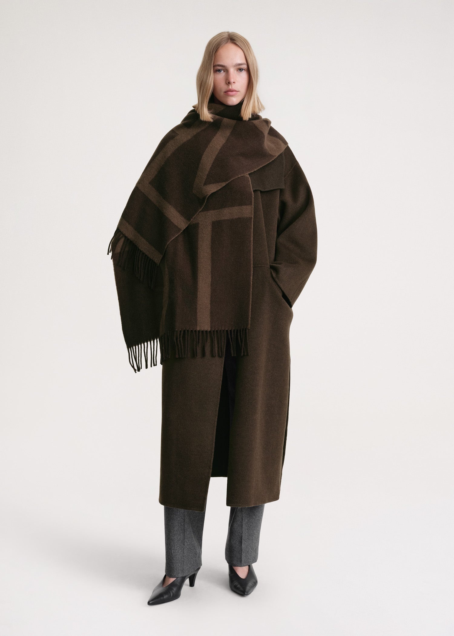 Monogram jacquard wool scarf dark brown - 2