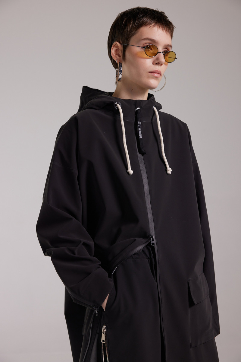 Stutterheim Sandviken Long Zip Matte Raincoat Black outlook