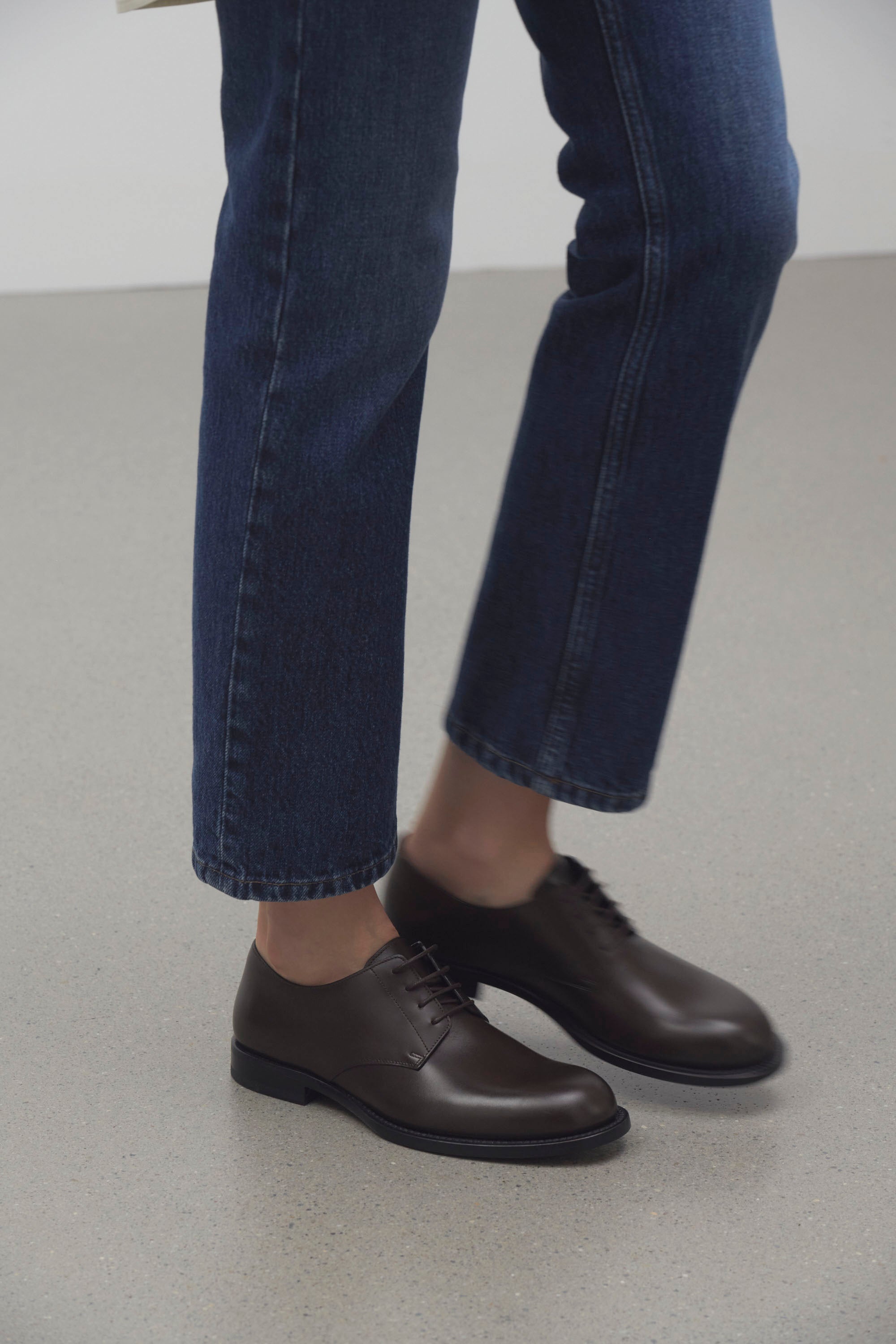 ローファー・オックスフォード [The Row] Novus Derby Shoe in Leather Novus Derby Shoe Brown in Leather – The Row
