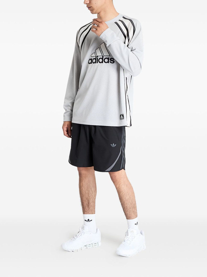 adidas Warm-Up logo stripe T-shirt outlook