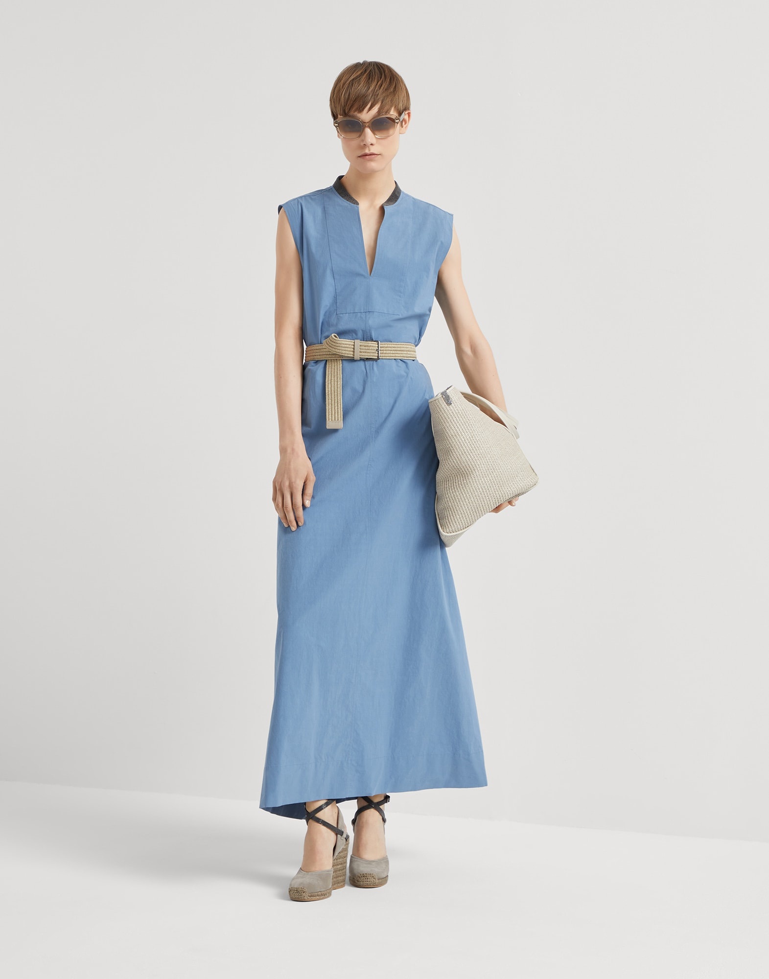 Lightweight wrinkled cotton poplin dress with raffia belt and precious neckline - 5