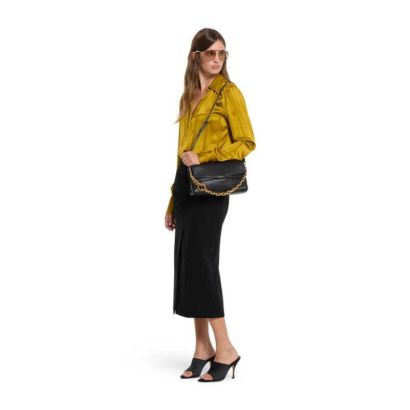 Medium shoulder bag with chain 3