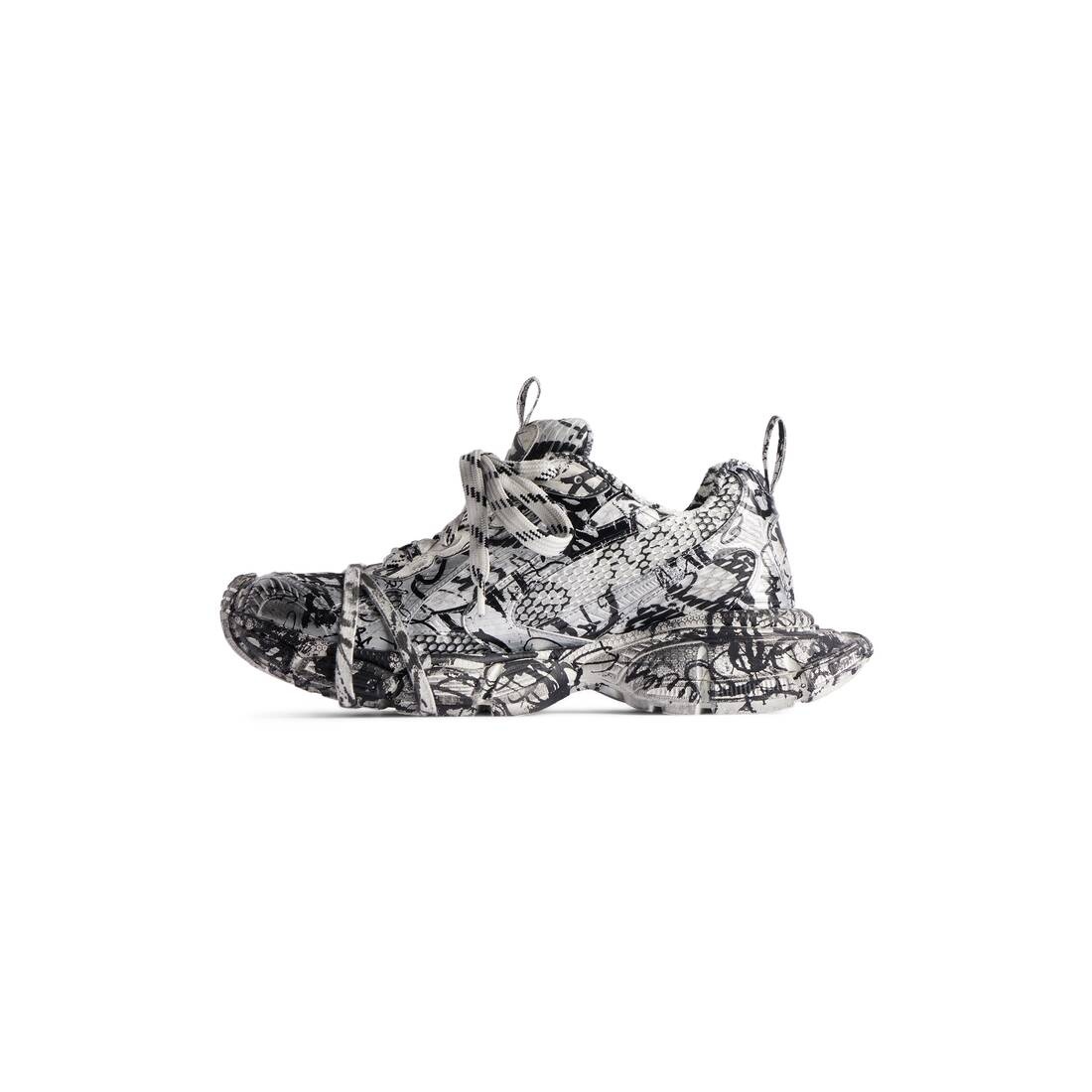 Women's 3xl Extreme Graffiti Sneaker  in White/black - 4