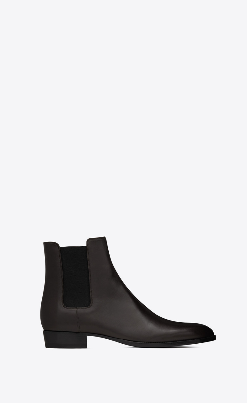 wyatt chelsea boots in smooth leather 1