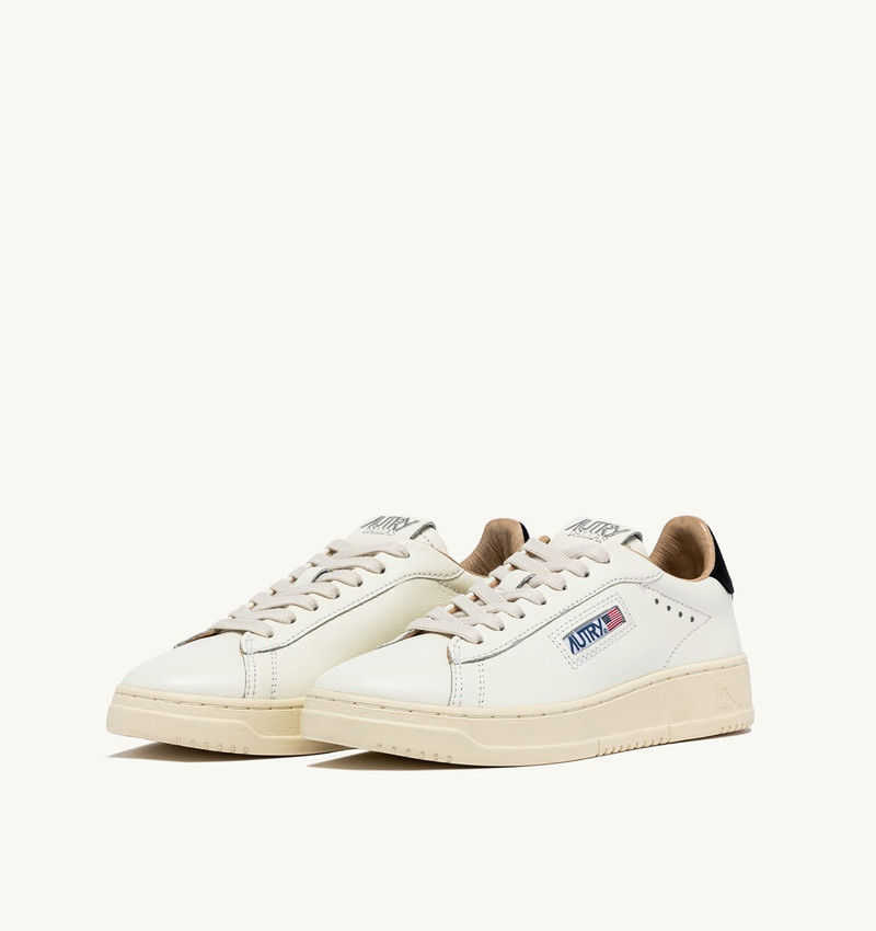 AUTRY DALLAS LOW SNEAKERS IN WHITE AND BLACK LEATHER outlook