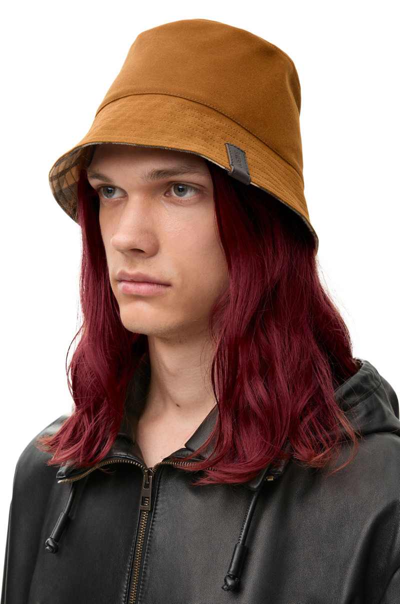 Loewe Reversible bucket hat in waxed canvas and tartan outlook
