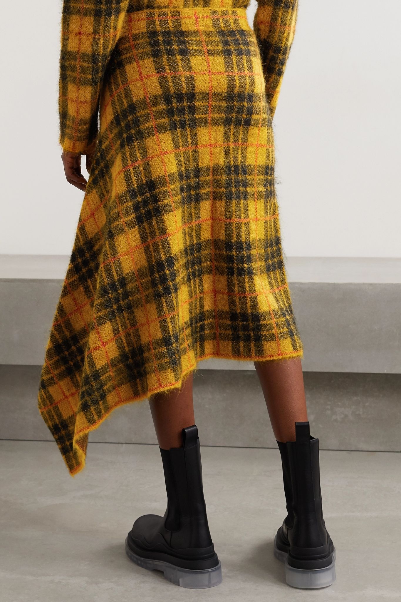 Asymmetric embellished checked knitted skirt - 3