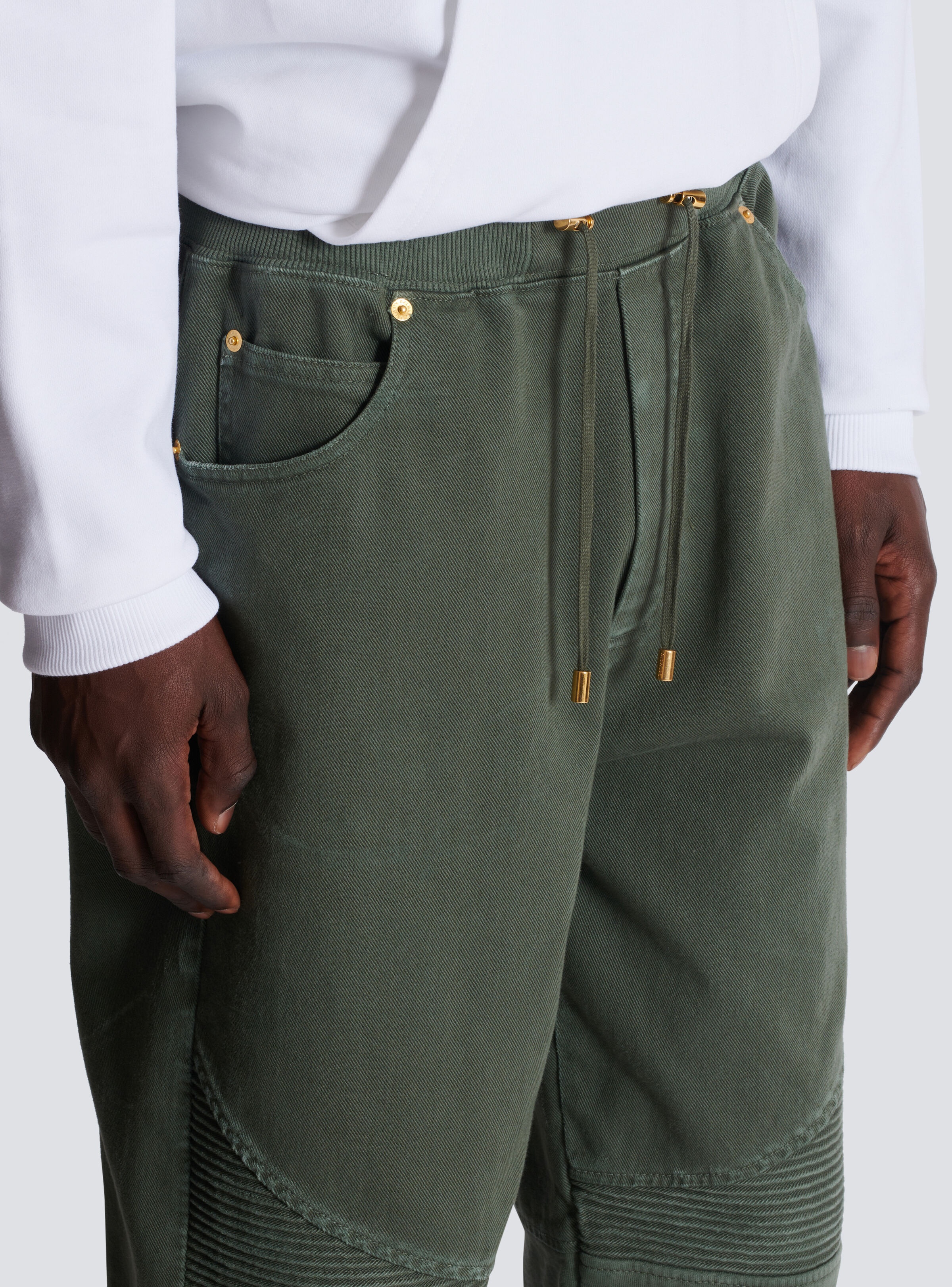 Loose-fit denim and jersey jeans - 7