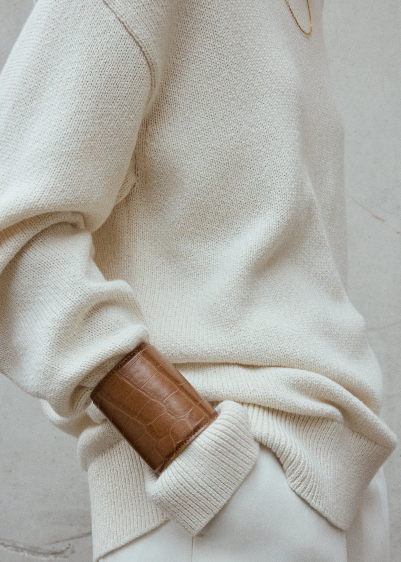 Long croco-embossed cuff camel 3