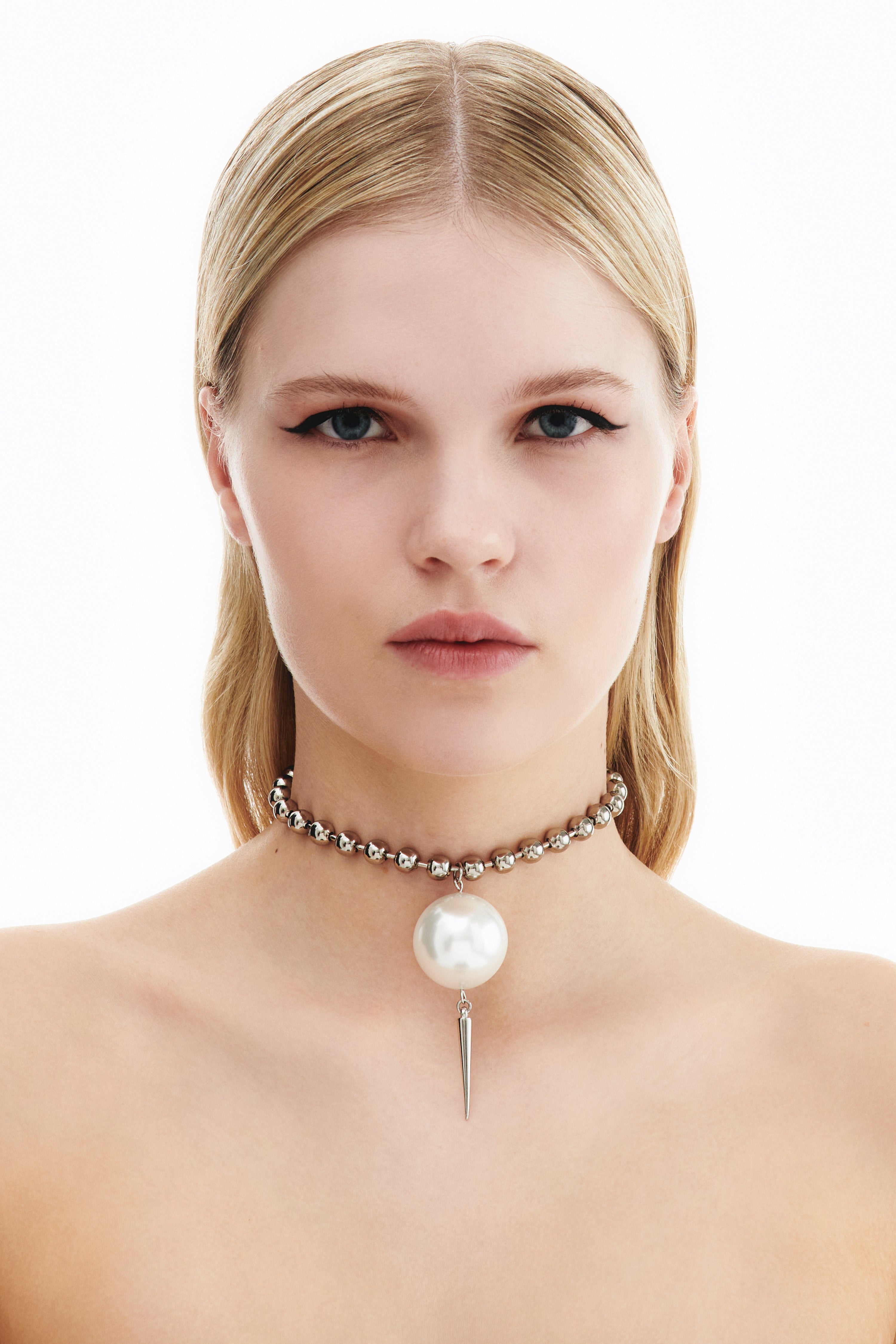 CHAIN CHOKER WITH PEARL PENDANT - 3