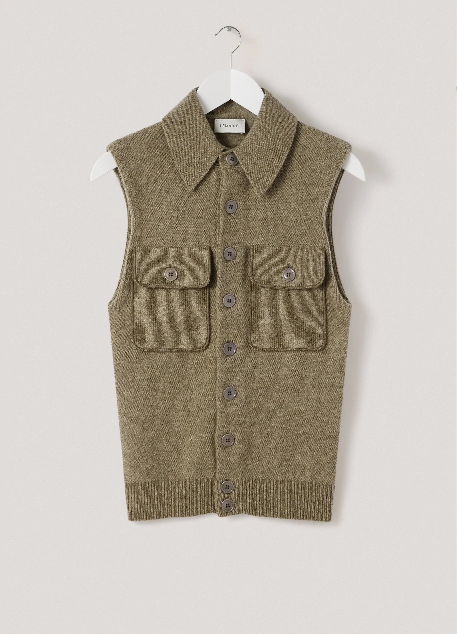 SLEEVELESS FITTED CARDIGAN
SOFT SHETLAND - 1