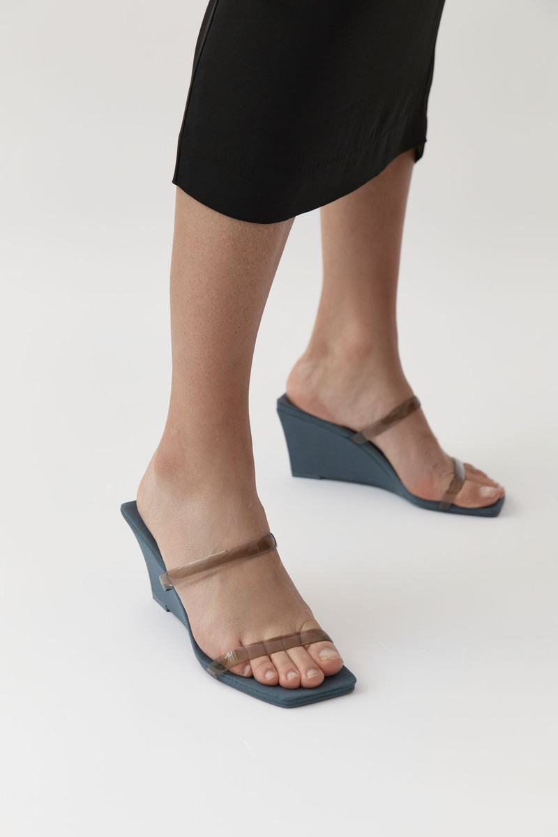 ST. AGNI Transparent Wedge - Slate outlook