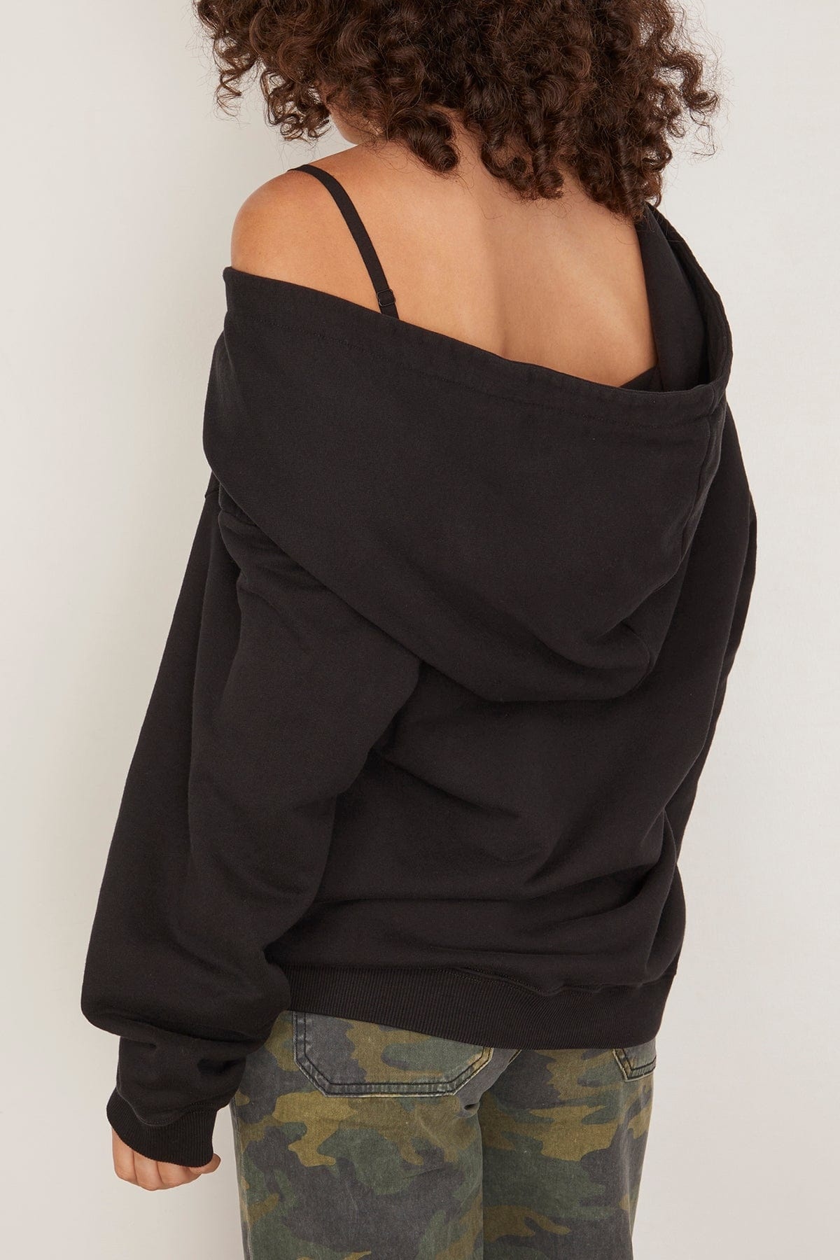 Sweatshirt in Black - 4