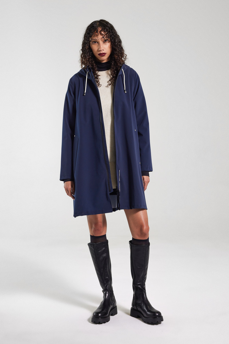 Stutterheim Mosebacke Lightweight Matte Zip Raincoat Navy outlook