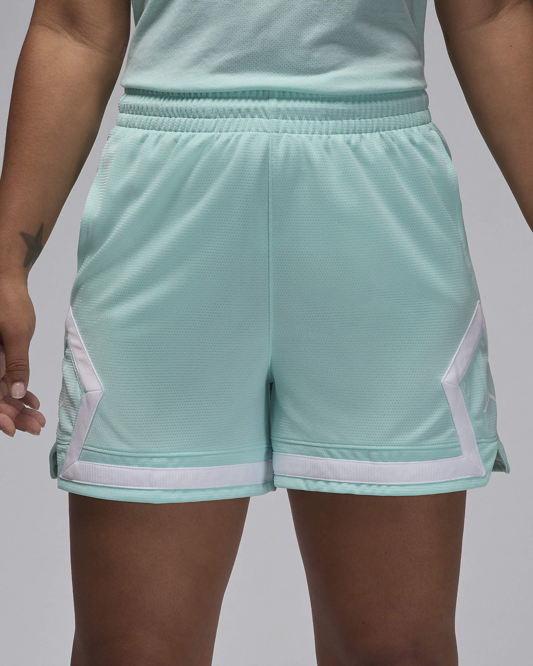 Jordan Sport Women's 4" Diamond Shorts - 2
