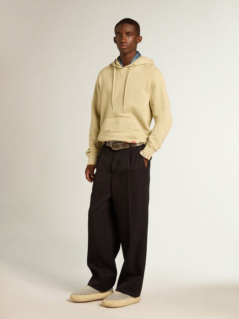 Pale eucalyptus-colored hoodie with front pocket 3