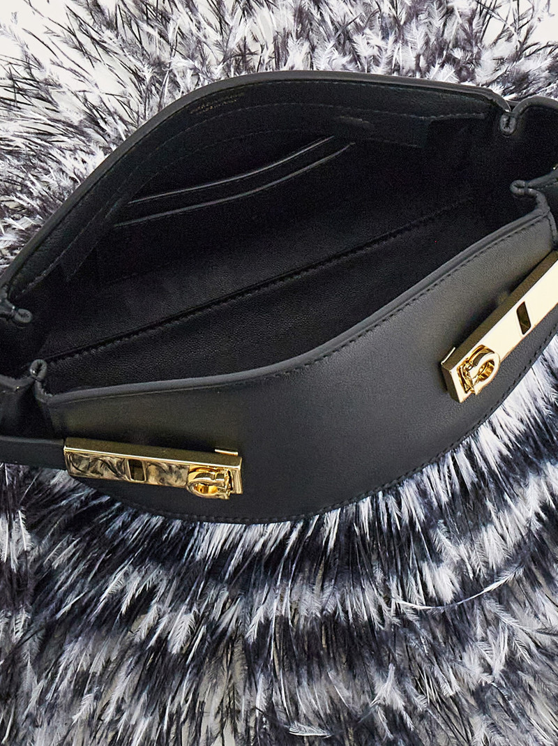 Hug crossbody bag with feathers (S) 6
