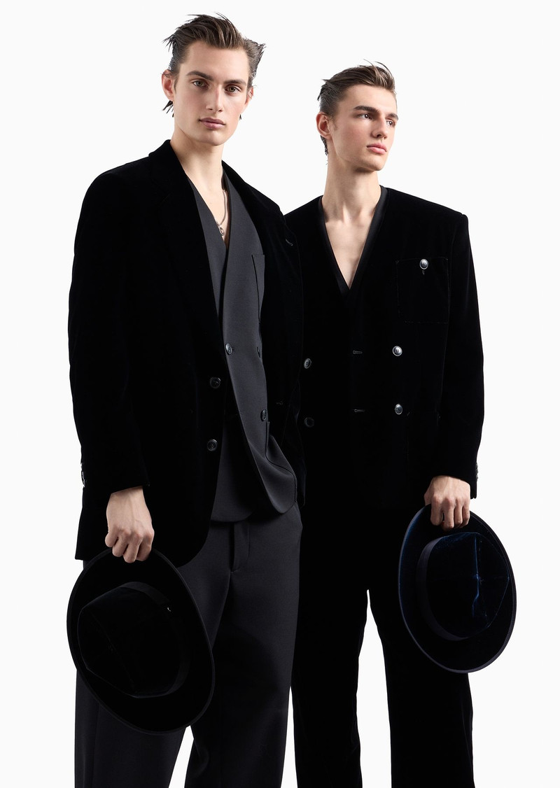 Double-breasted suit in stretch virgin wool 7