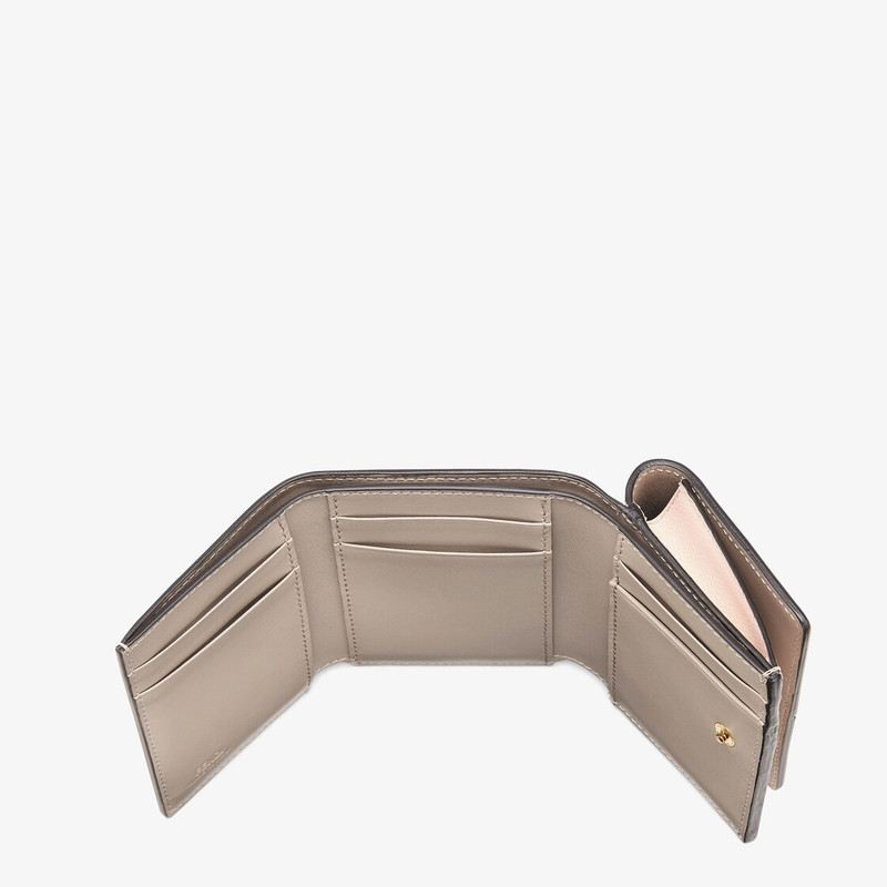 Fendi O’Lock medium tri-fold wallet. Divided into six card slots, a bill compartment and a coin pock 4