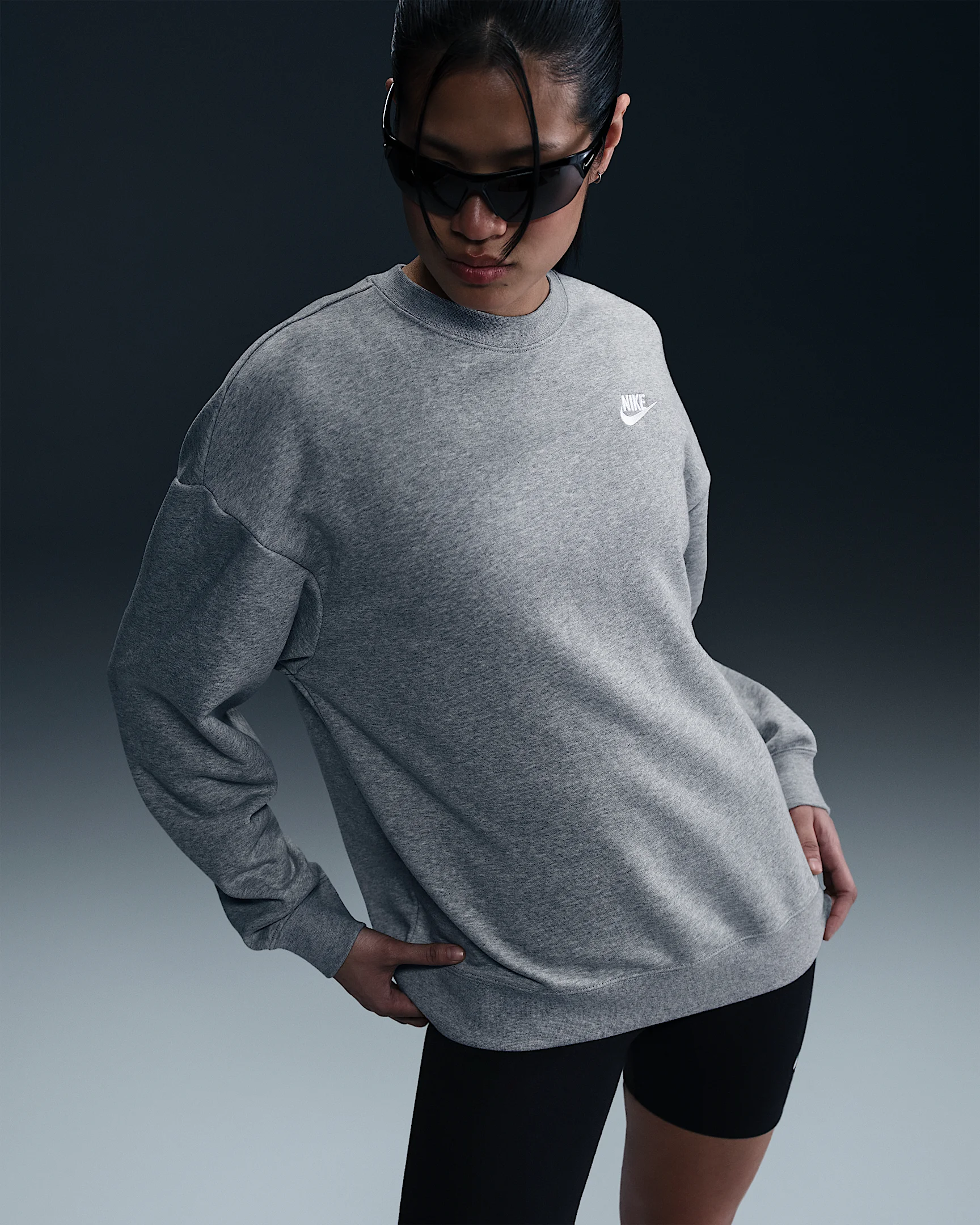 Nike Sportswear Club Fleece Women's Loose Crew-Neck Sweatshirt - 1