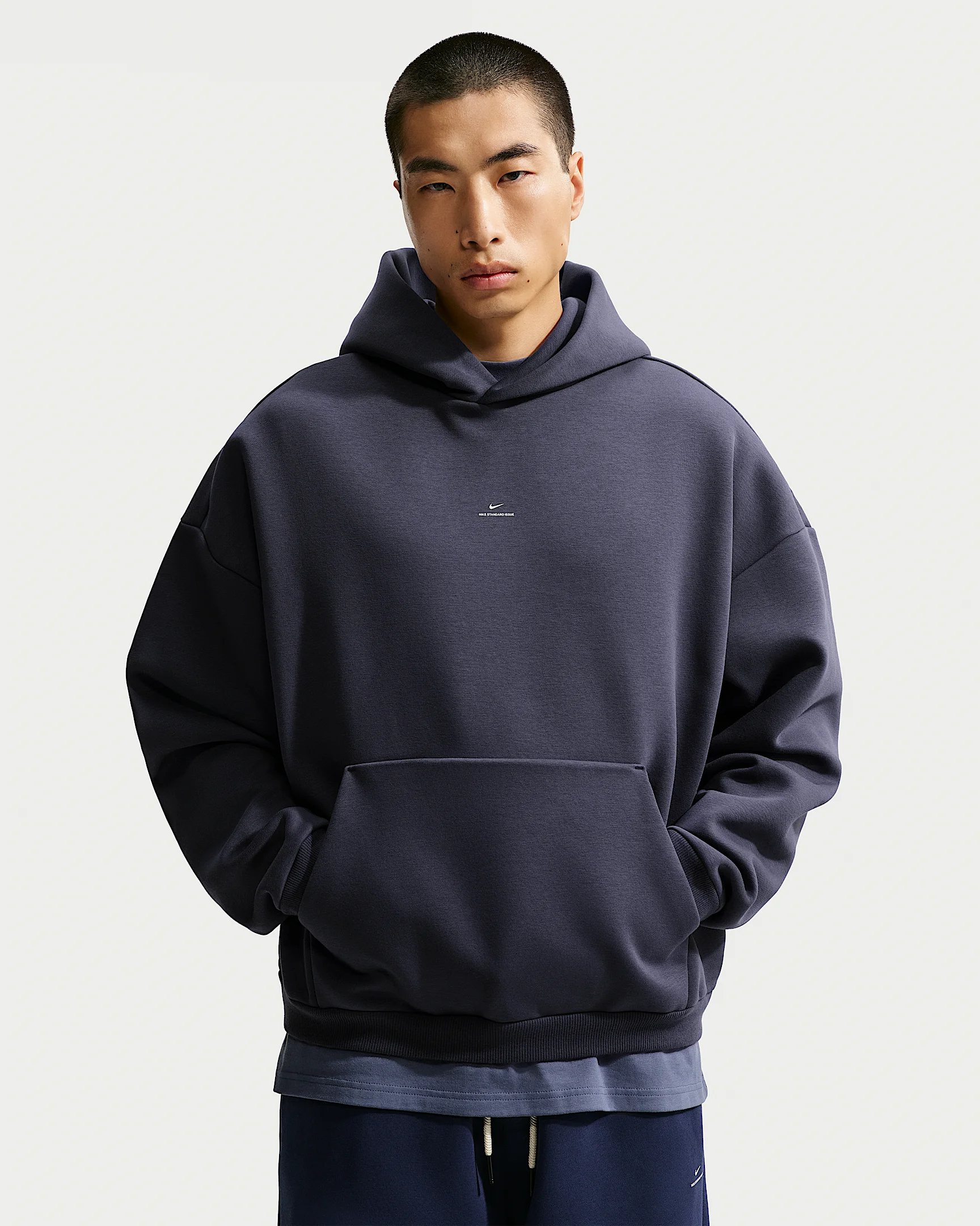 Nike Standard Issue Men's Therma-FIT Brushed Basketball Pullover Hoodie - 1