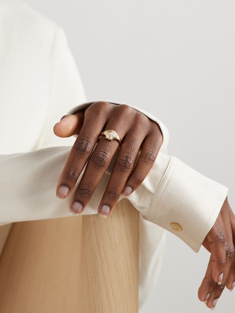 MATEO Venus 14-karat Gold Signet Ring outlook