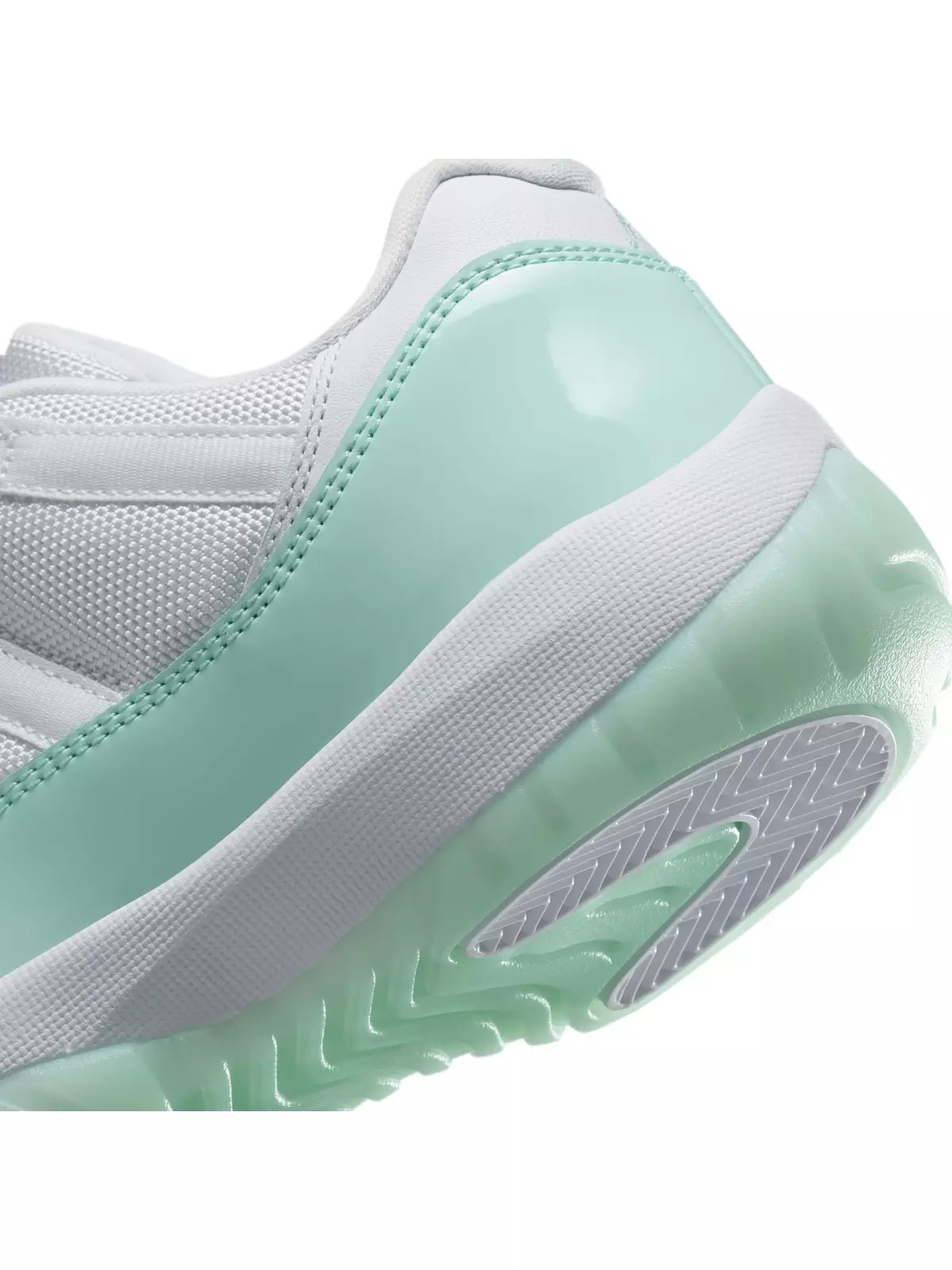 11 Retro Low âIglooâ Women's Shoe - 5