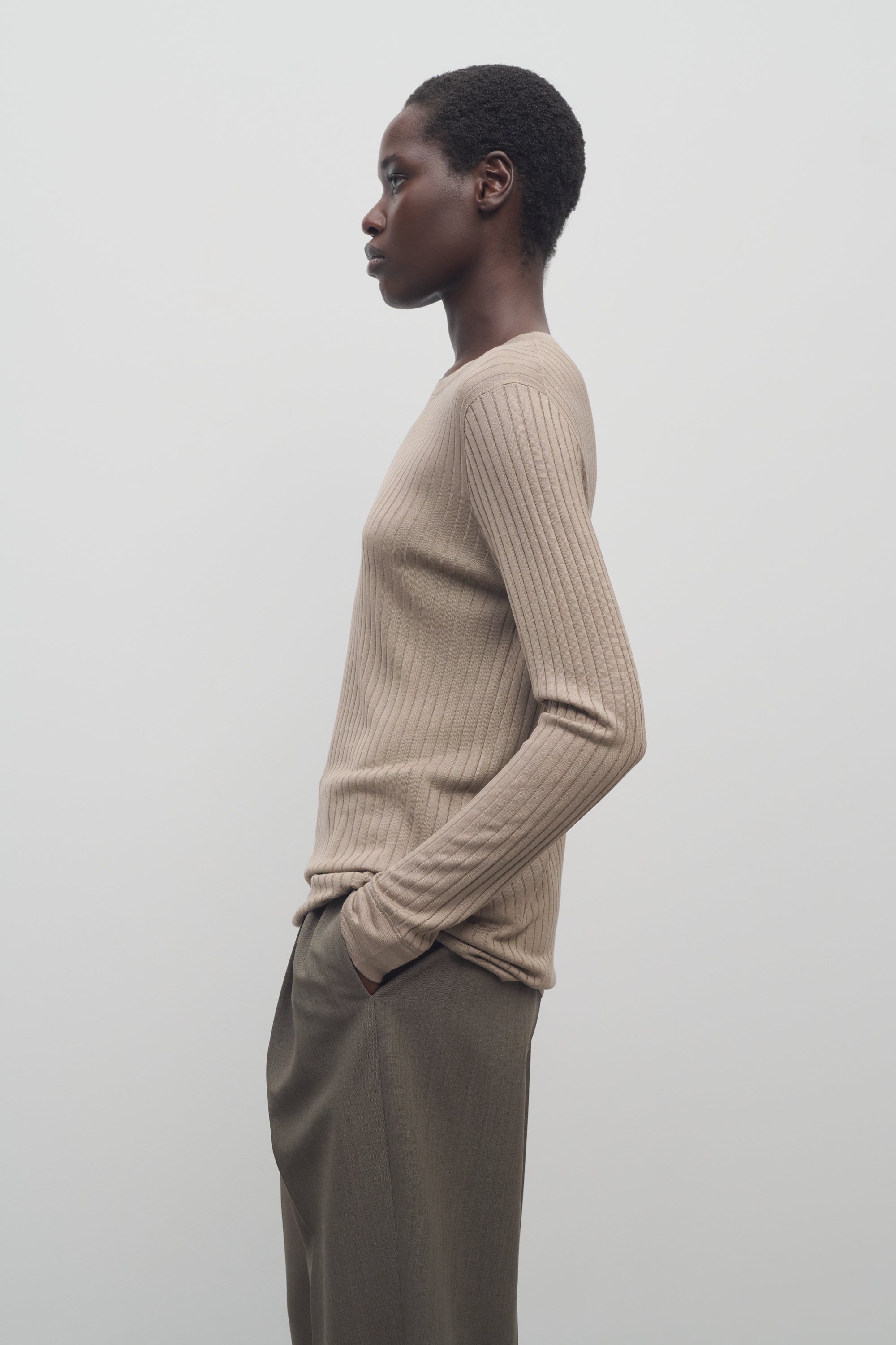 Tシャツ・カットソー [The Row] Keya Top in Silk and Viscose Keya Top Beige in Silk and Viscose – The Row