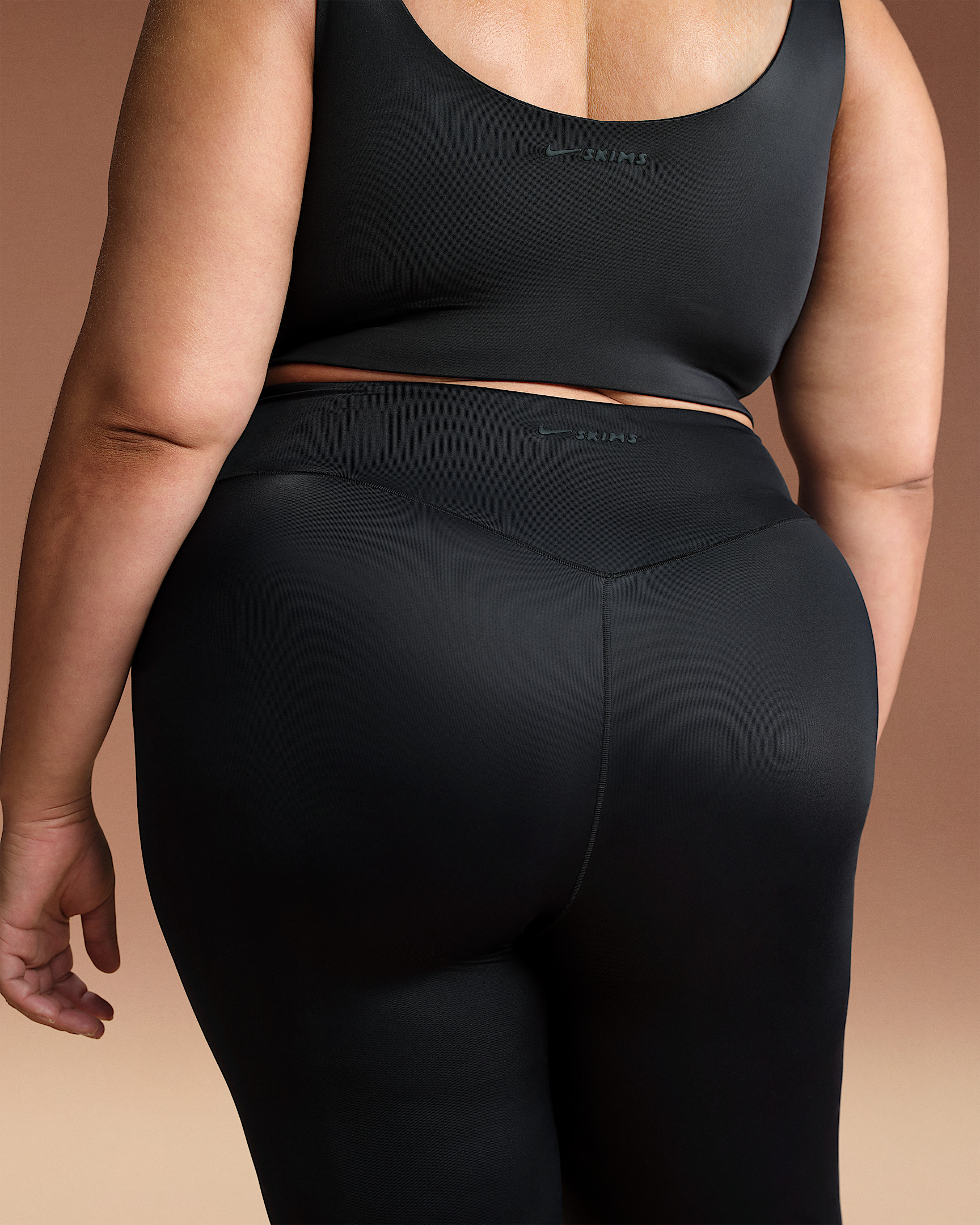 NikeSKIMS Shine Women's High-Waisted Bonded 26" Leggings - 8