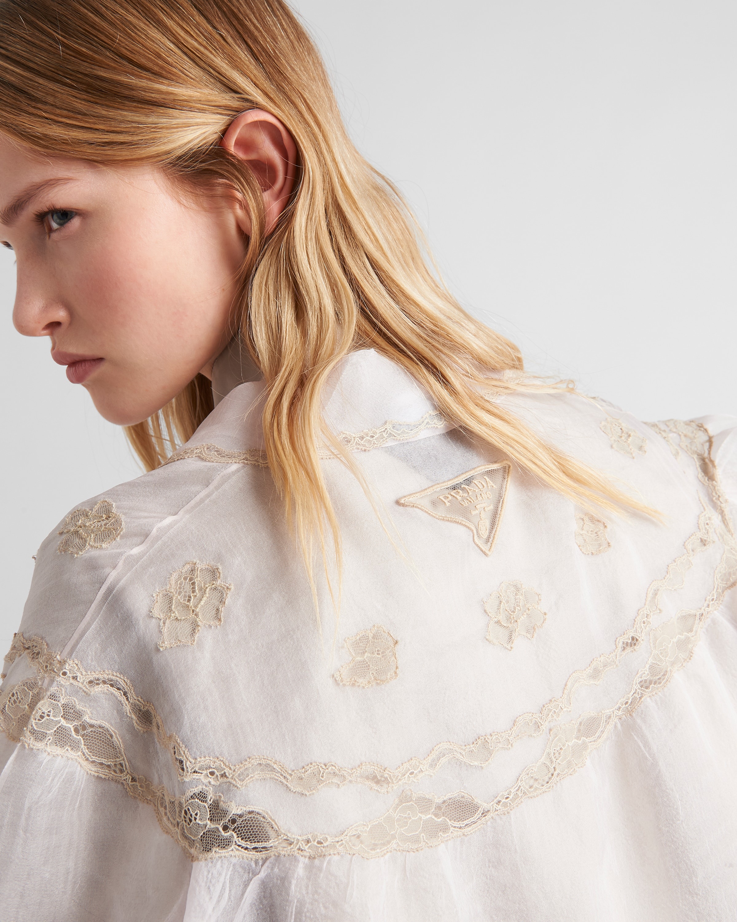 Nylonette coat with intarsia lace - 4