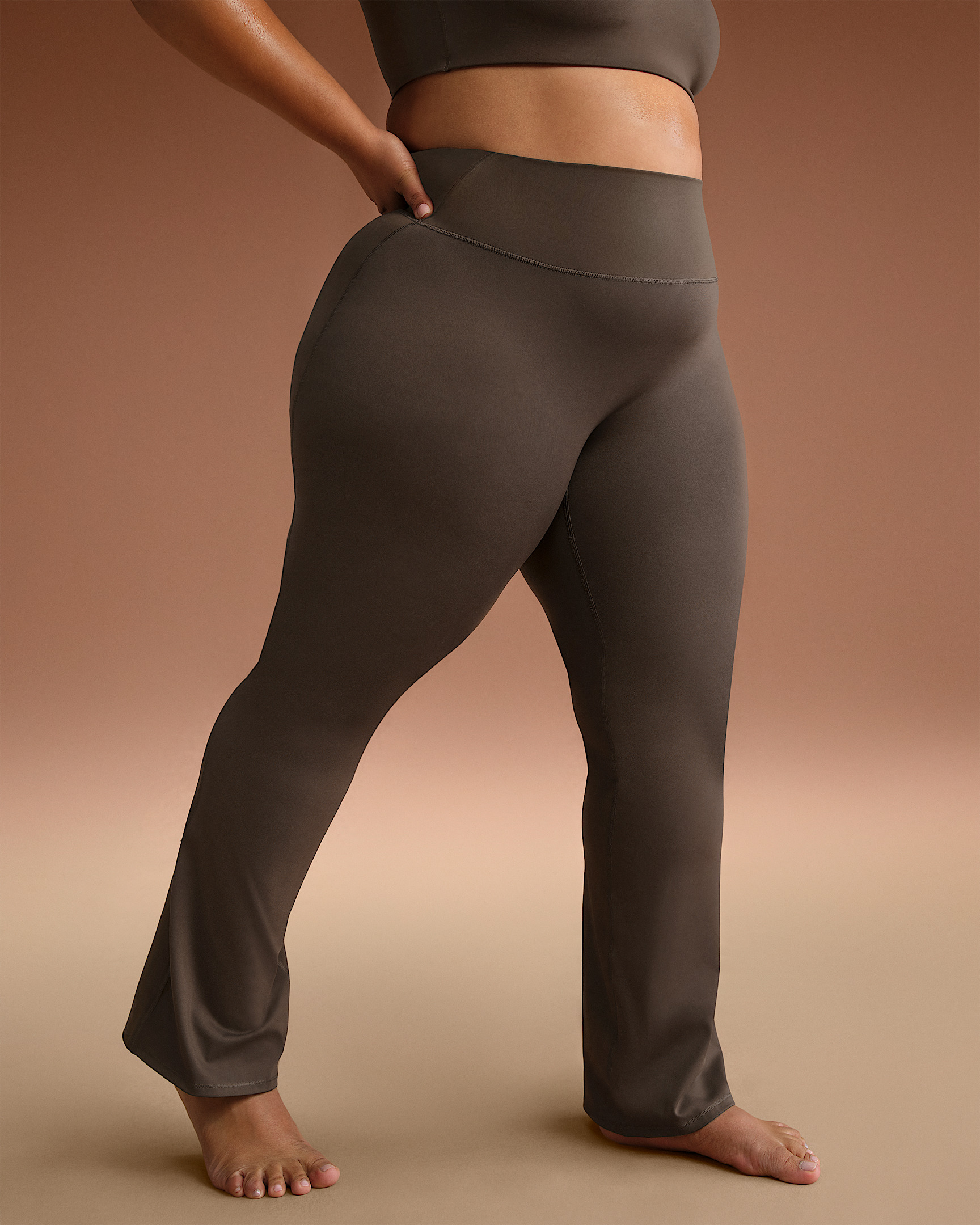 NikeSKIMS Matte Women's High-Waisted Slim Flared Leggings - 7