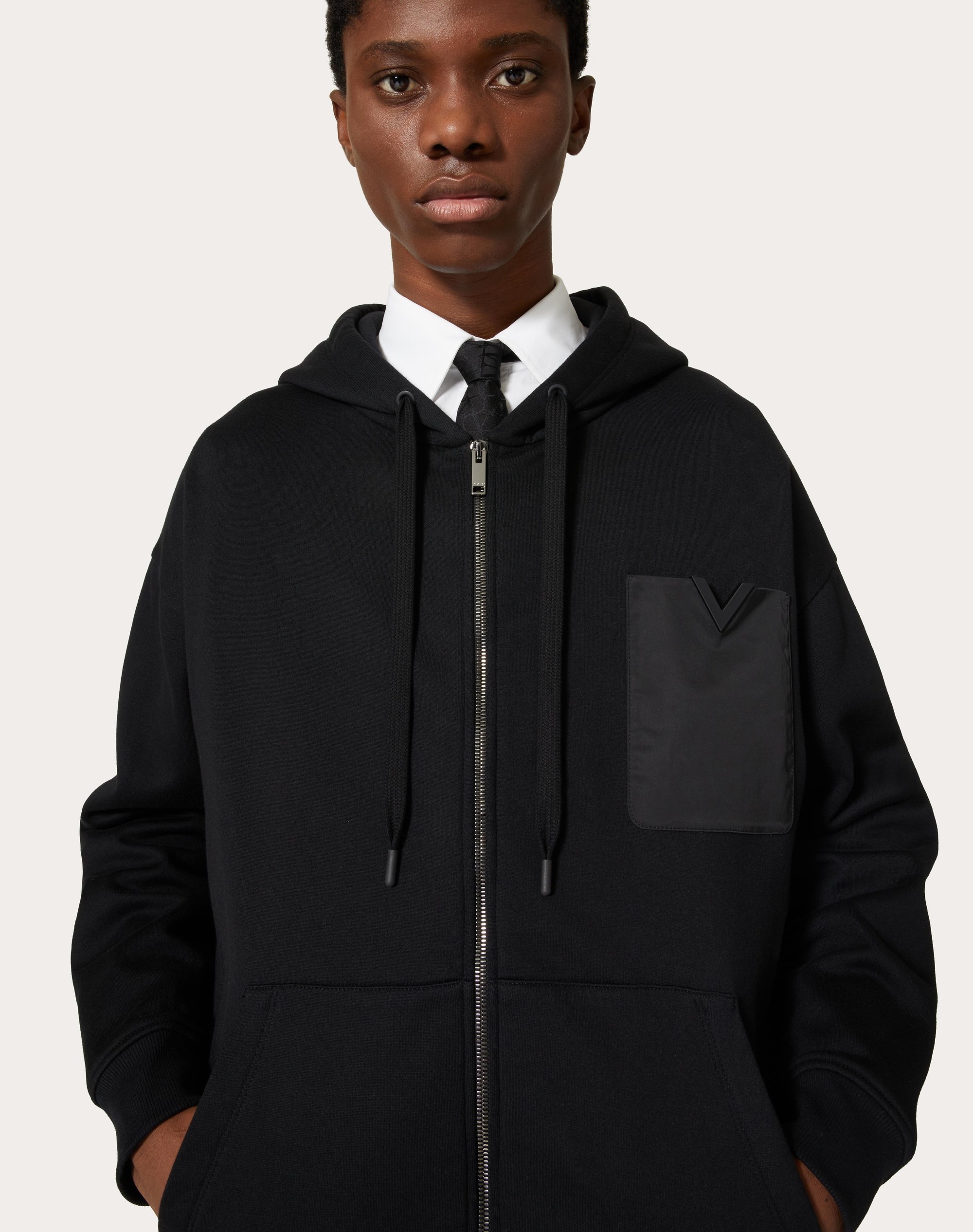 TECHNICAL COTTON SWEATSHIRT WITH HOOD, ZIPPER AND RUBBERIZED V DETAIL - 5