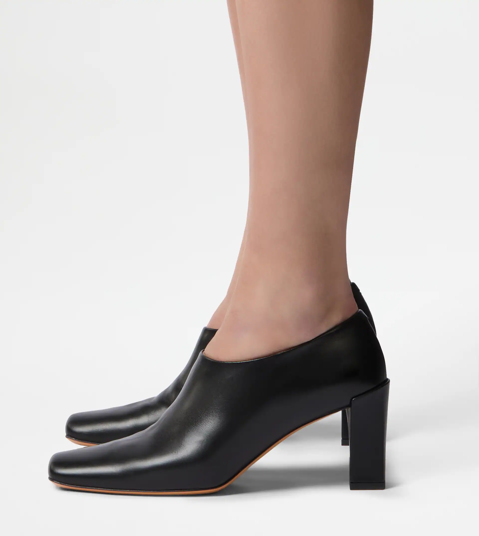ANKLE BOOTS IN LEATHER - BLACK - 2