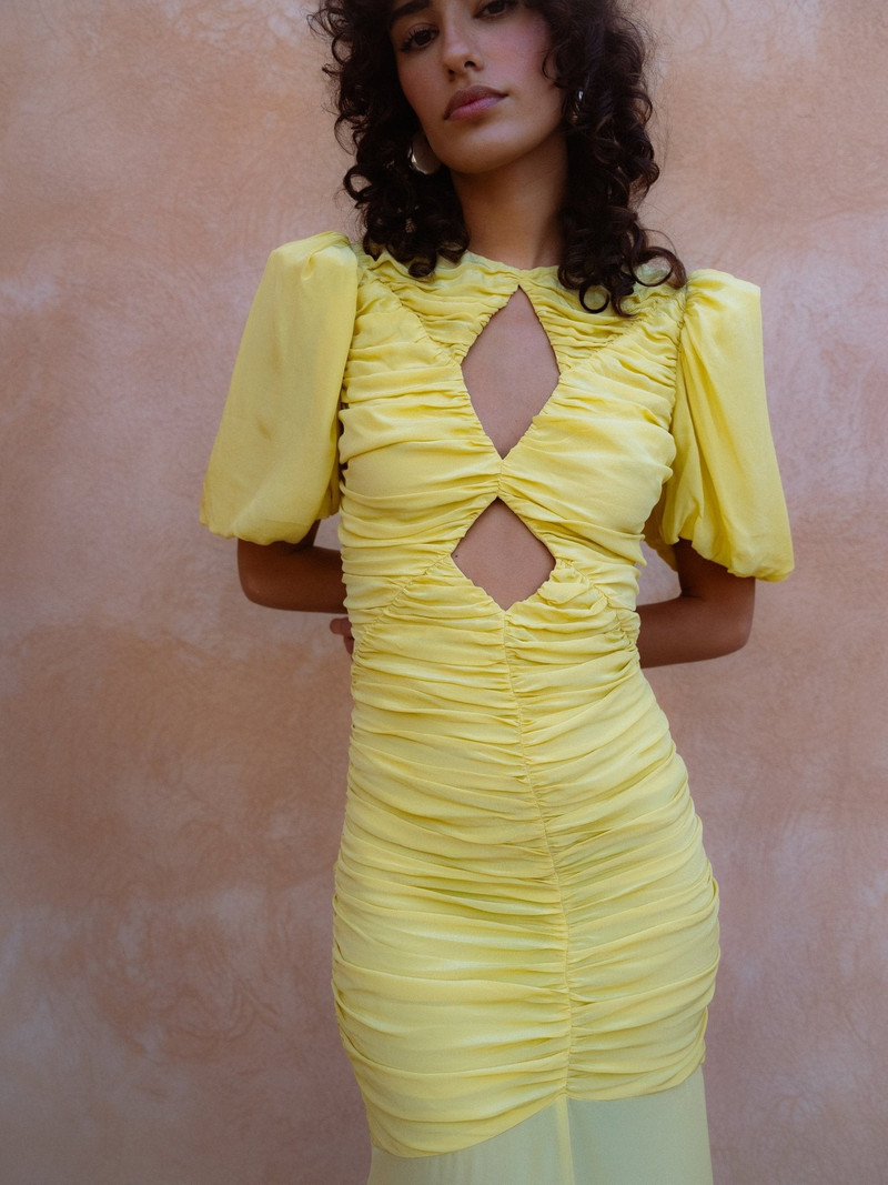 De La Vali OLYMPIA MAXI DRESS IN YELLOW CREPE outlook