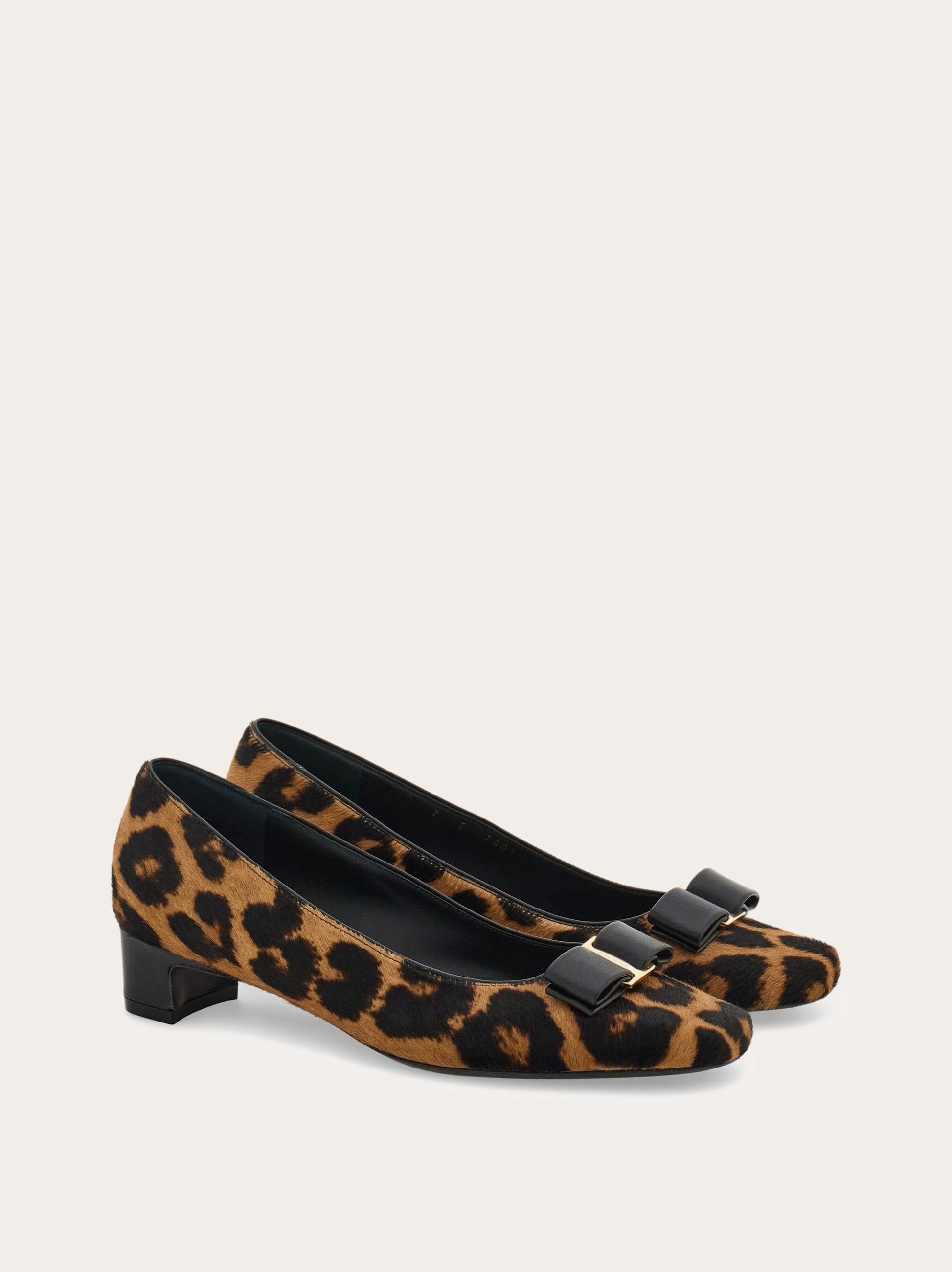 Iconic bow pump - 2