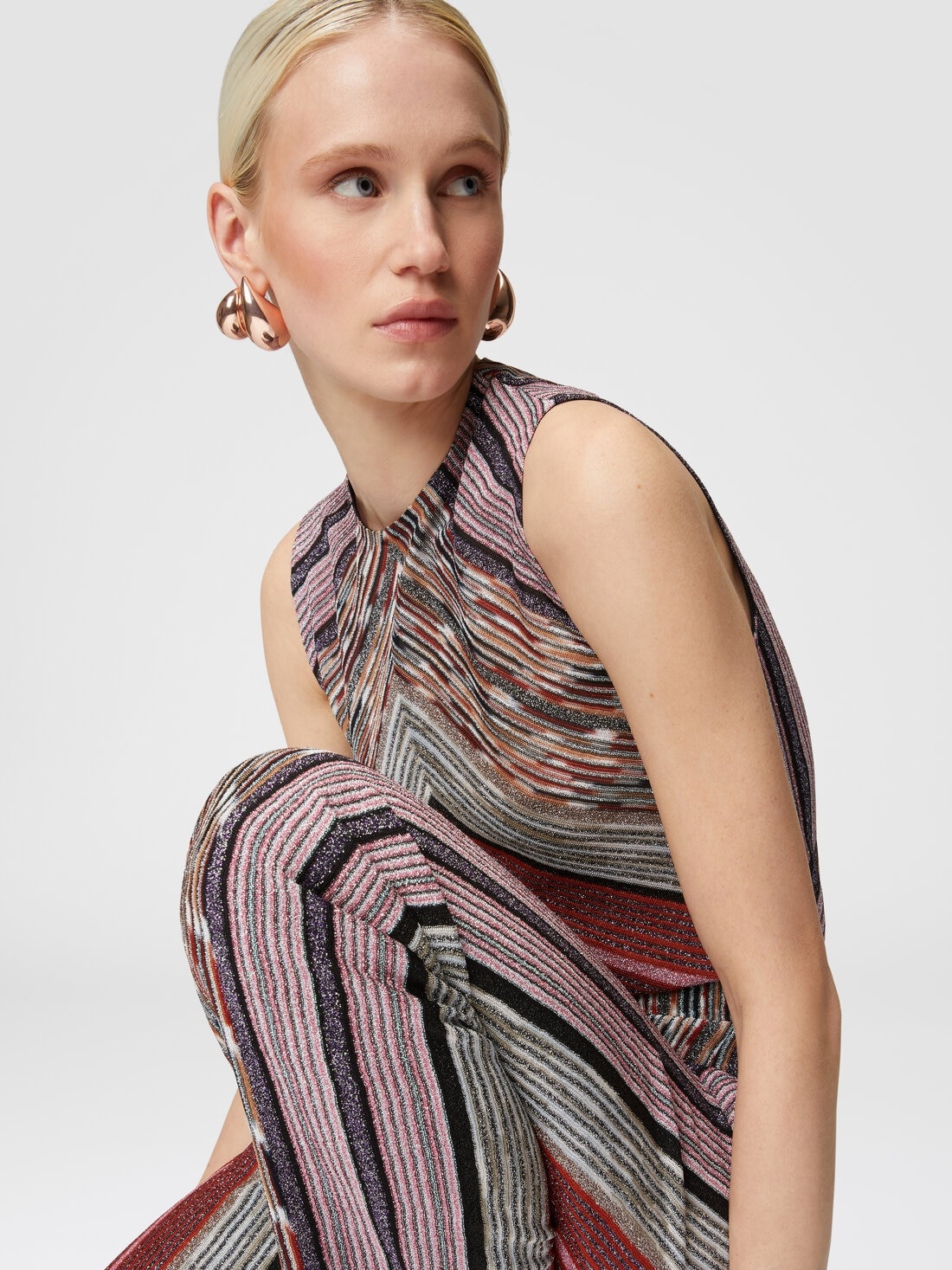 Carrot-fit trousers in lamé striped viscose - 5