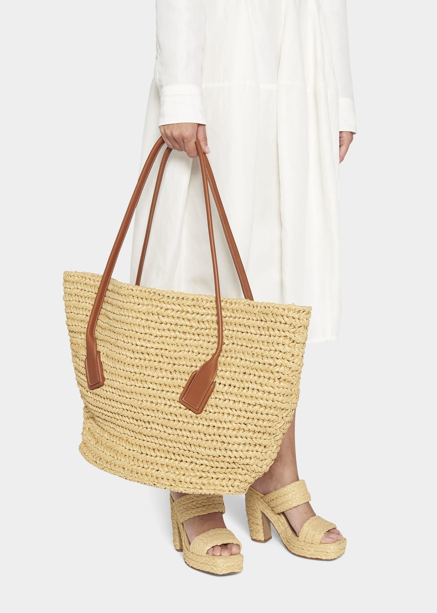 BOTTEGA VENETA ARCO ラフィア クロシェ ショルダーバッグ Bottega Veneta Arco Crochet Large Raffia Crossbody